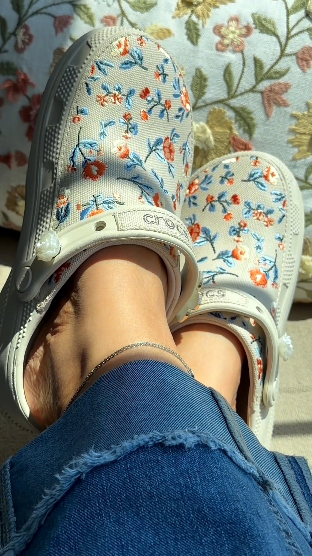 My summer go to shoes! 💕✨
#crocspartner #crocs #ad @crocs