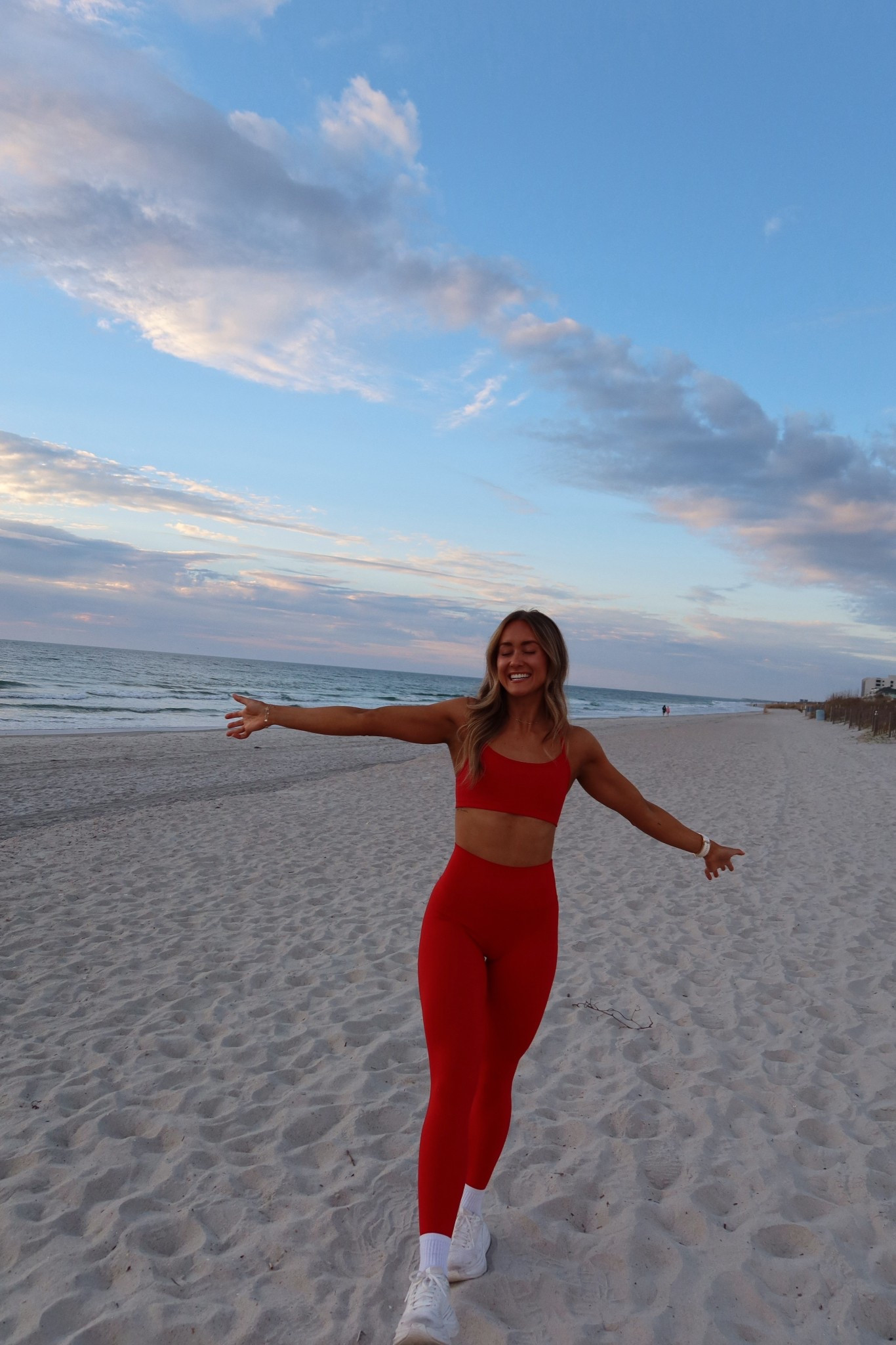 Wearing the new @vuoriclothing AllTheFeels™️ set in Cherry 🍒✨ 

#vuoriparter 


#LTKHoliday #LTKGiftGuide