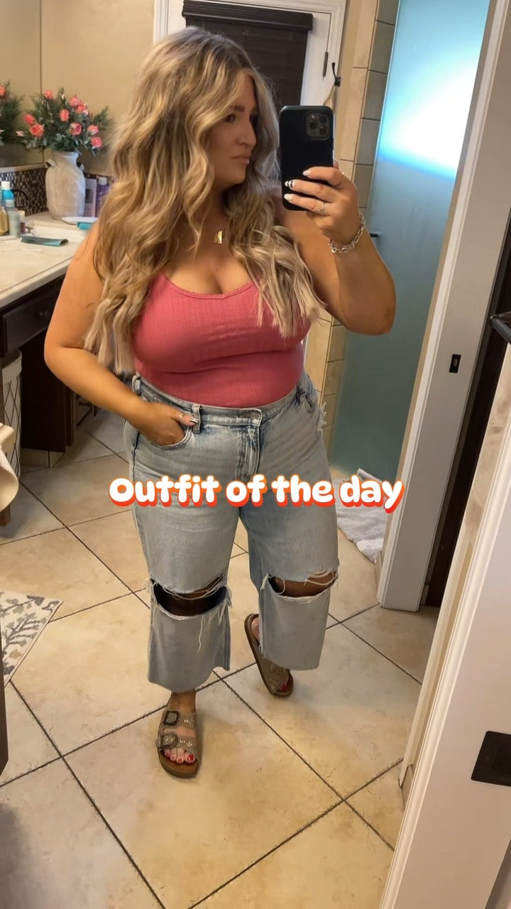 Aerie sale is going on now! These cutie jeans are part of it! True to size with a rigid waist and looser legs! So flattering on! #aerie #springoutfits #denim#LTKxAerie 

#LTKootd #LTKSaleAlert