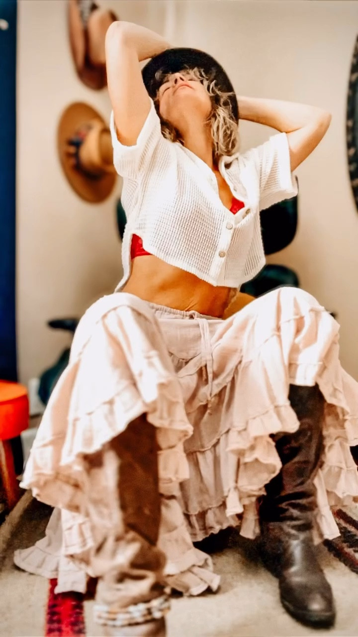 This skirt is everything!
Size down 😉
•

Summer and Fall colliding feels like thisssssss…🤍
•
Cute little thrifted waffle knit/fishnet crop top matched with a ruffled skirt, knee-high boots and my dads leather Indiana Jones hat gives me the fall feeling, but also keeps it weather appropriate for this California second summer warmth 
•
•
•
#streetstyle #vintagestyle #thrift #retro #style #outfitinspo #vogue #tomboy #vintage #fall24 #fallfashion #fallstyle #secondsummer #california #californiastyle #
-
@freepeople @stevemadden