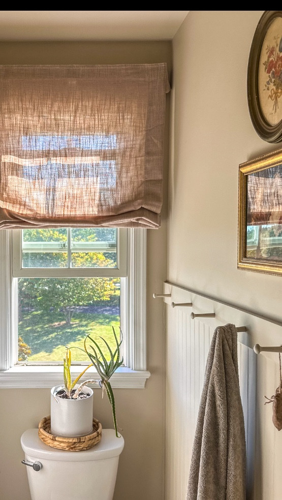 Want your window to feel wider and tall. Mount your shade to the outside of the window- it will be an instant change!!🤌🏼It’s the color Tapioca, a soft and beautiful light pink. 
Bathroom refresh with these beautiful Roman shades are from @neutralcurtains 
These shades are : made with OEKO-TEX®, are Eco-friendly, Kid-friendly, super easy install and fast delivery.
Love y’all mucho! 🫶🏻
.
-Product details
Collection: Lily
Color: ：Tapioca (#1908-7)
Style: Relaxed
Liner: Unline
.
.
.
.
.
.
.
.
.
#createdtocreate #simplehomestyle #crossstitch_inspiration #bathroomdesignideas #neutralhomedecor #neutralcurtains #bathroomstyle #romanshade