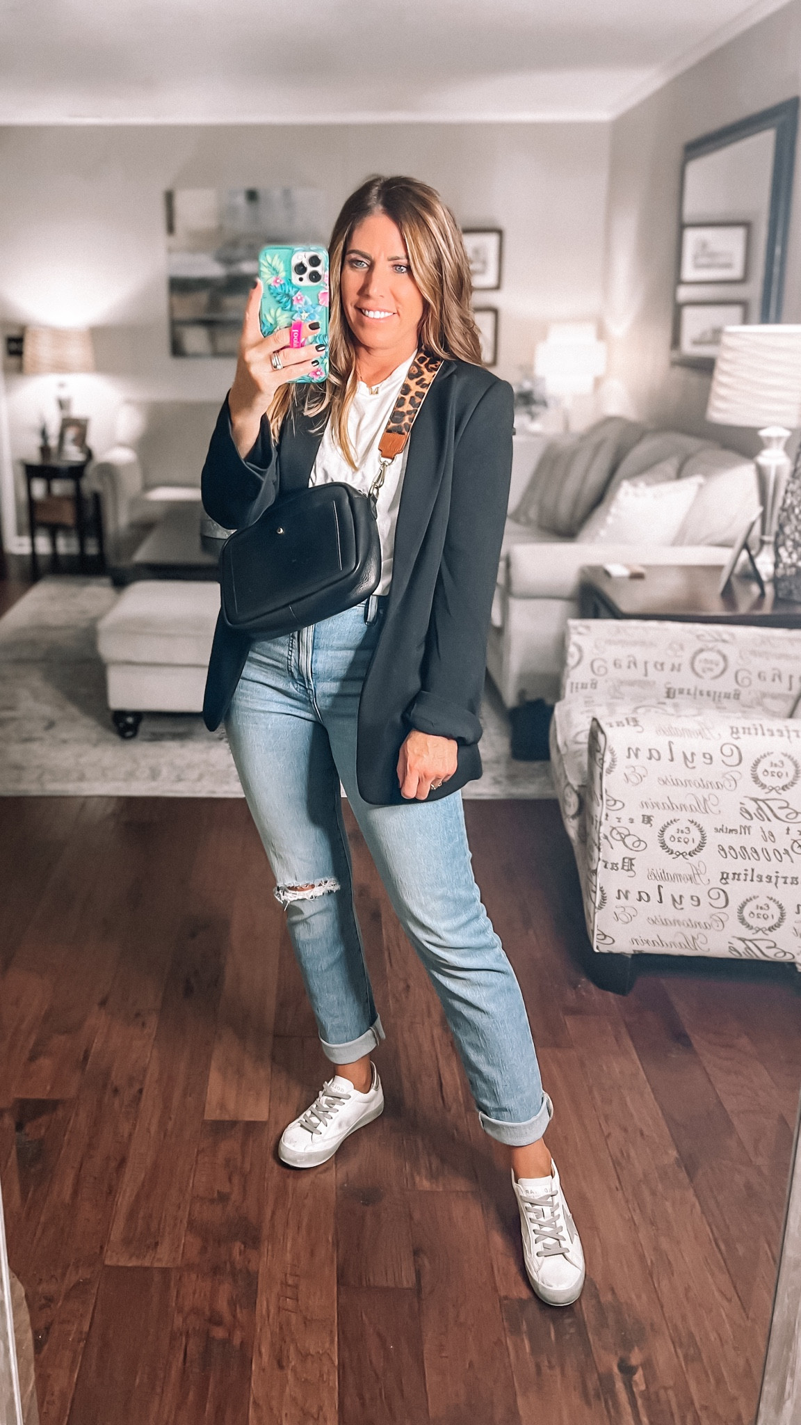 Fall capsule sneak peek

Here is a sneak of the fall capsule. This very simple and basic outfit for fall is made of pieces that can be styled multiple different ways. The high rise perfect vintage jeans, boyfriend tee, modern blazer, sneakers and large transport crossbody with leopard strap are all great staples for fall!!

Casual fall outfit, fall capsule outfit, blazer outfit

#LTKSeasonal #LTKstyletip #LTKSale