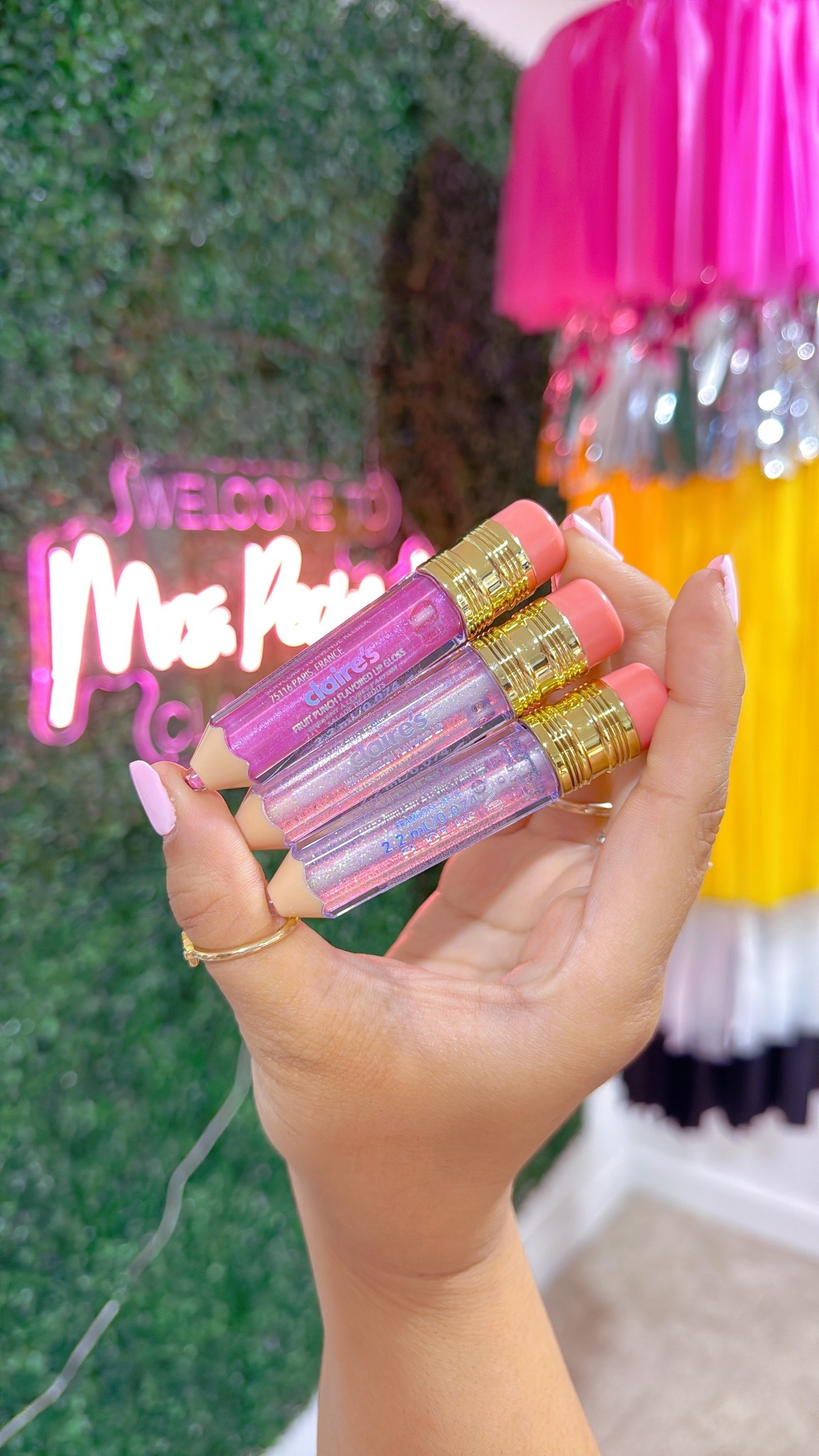 Pencil Lipgloss 💄 😍🩷

#LTKTravel #LTKStyleTip #LTKBeauty