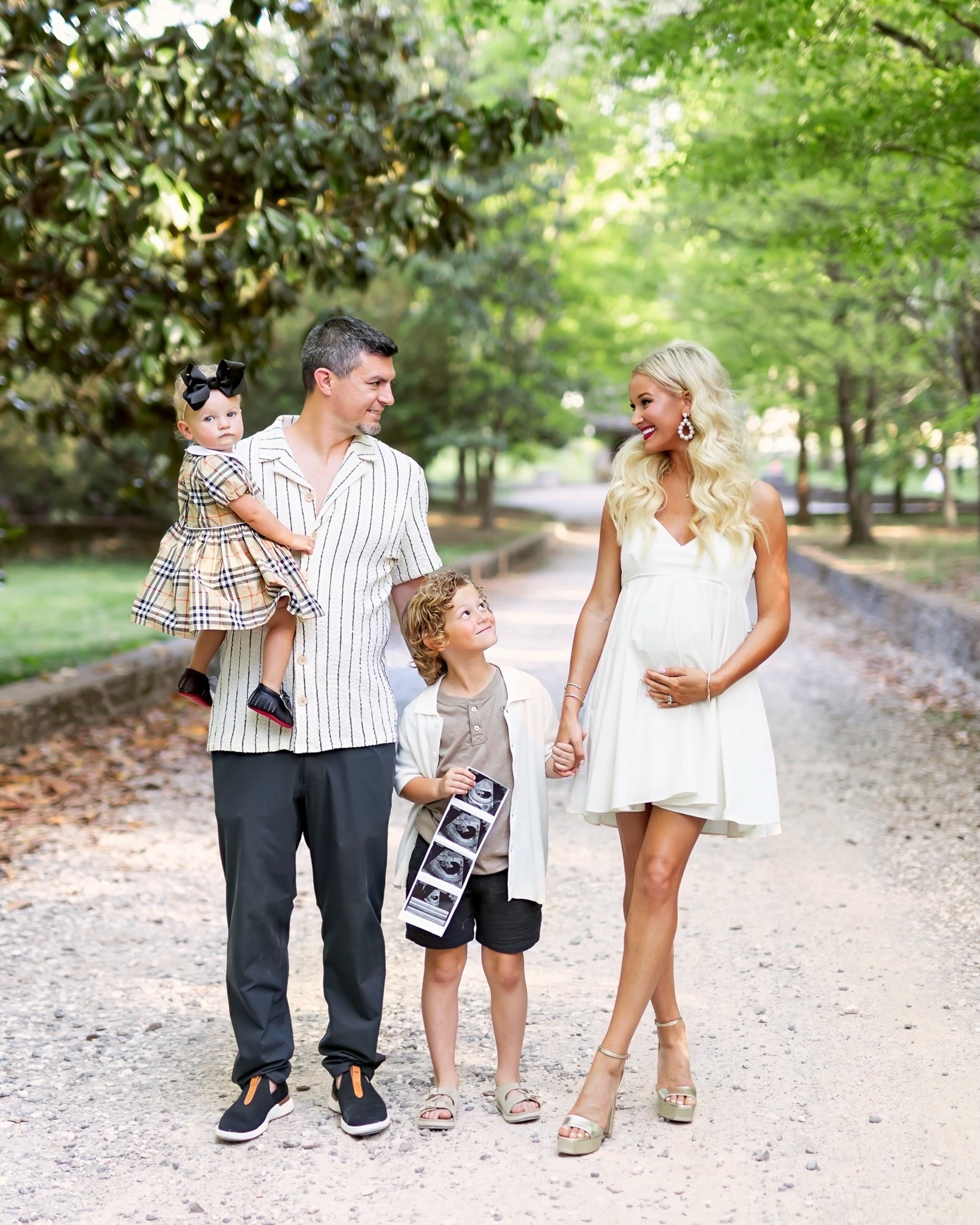 Family picture outfits 🖤💕

#LTKgrwm #LTKootd #LTKmomlife