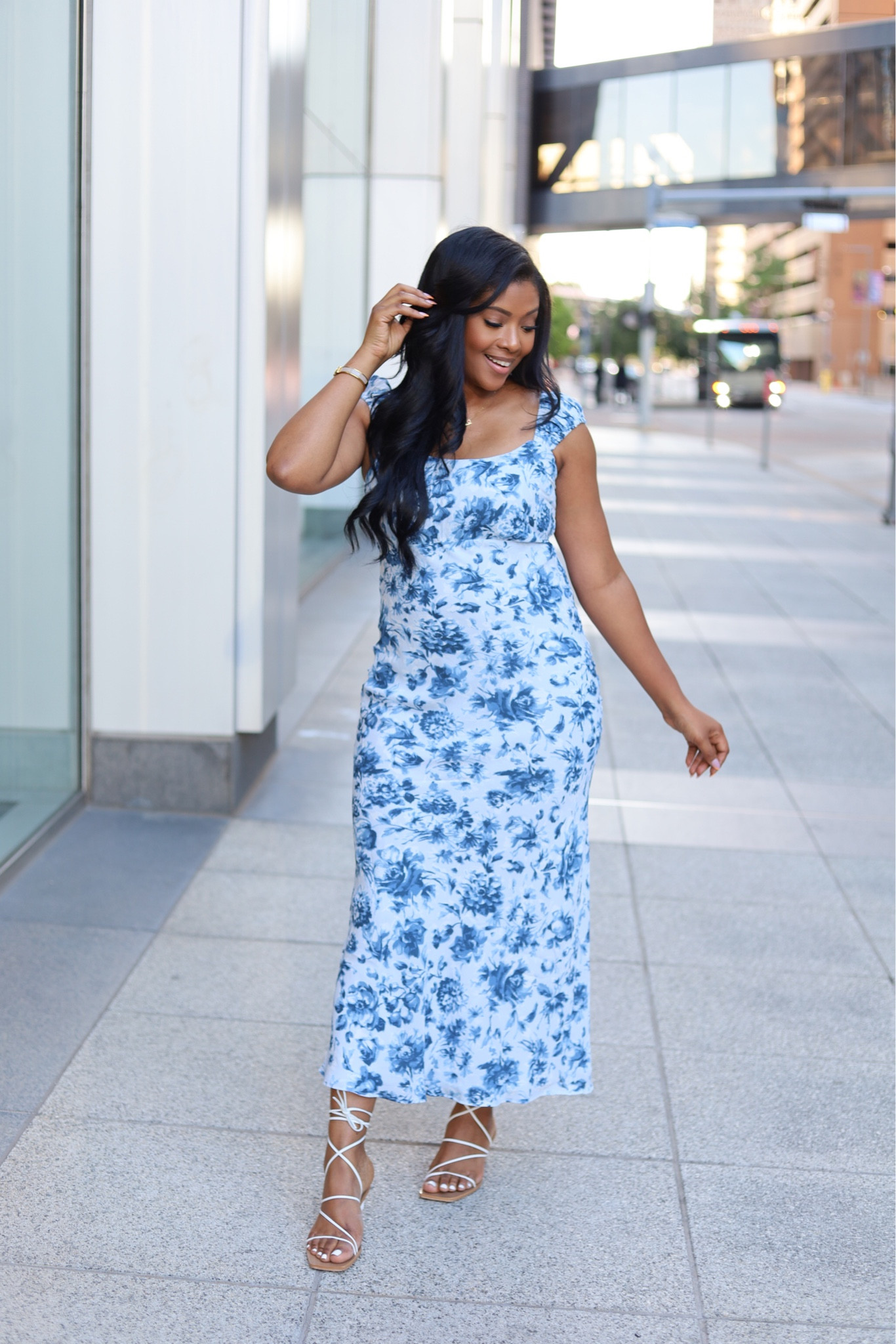 Maxi dress. Wedding guest floral Maxi dress. @simplydaph wears a M in this dress. Abercrombie dress. 