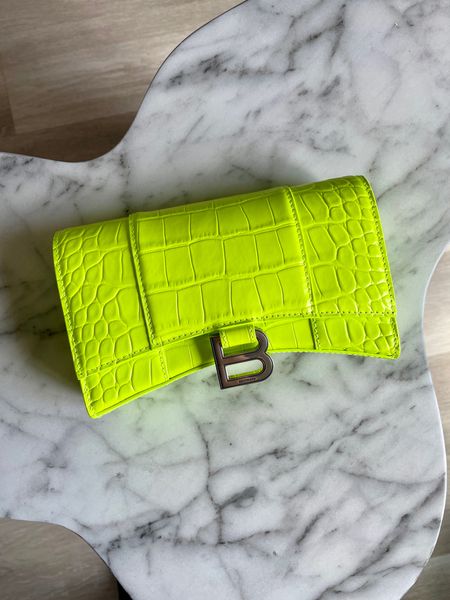 Sale alert 🚨  Found my Balenciaga hourglass wallet on chain on major sale—50% off! One of my favorite colors to add a pop to any look. 

Balenciaga bag, Balenciaga purse, designer purse, designer bag, sale, The Stylizt 



#LTKSaleAlert #LTKItBag #LTKStyleTip