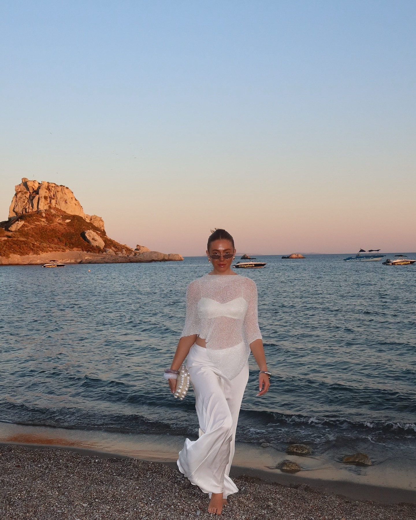 nearly wed bubble ☁️☁️☁️☁️

pants: @ratandboa 
cape: @amazonfashion 
bag: @cultgaia