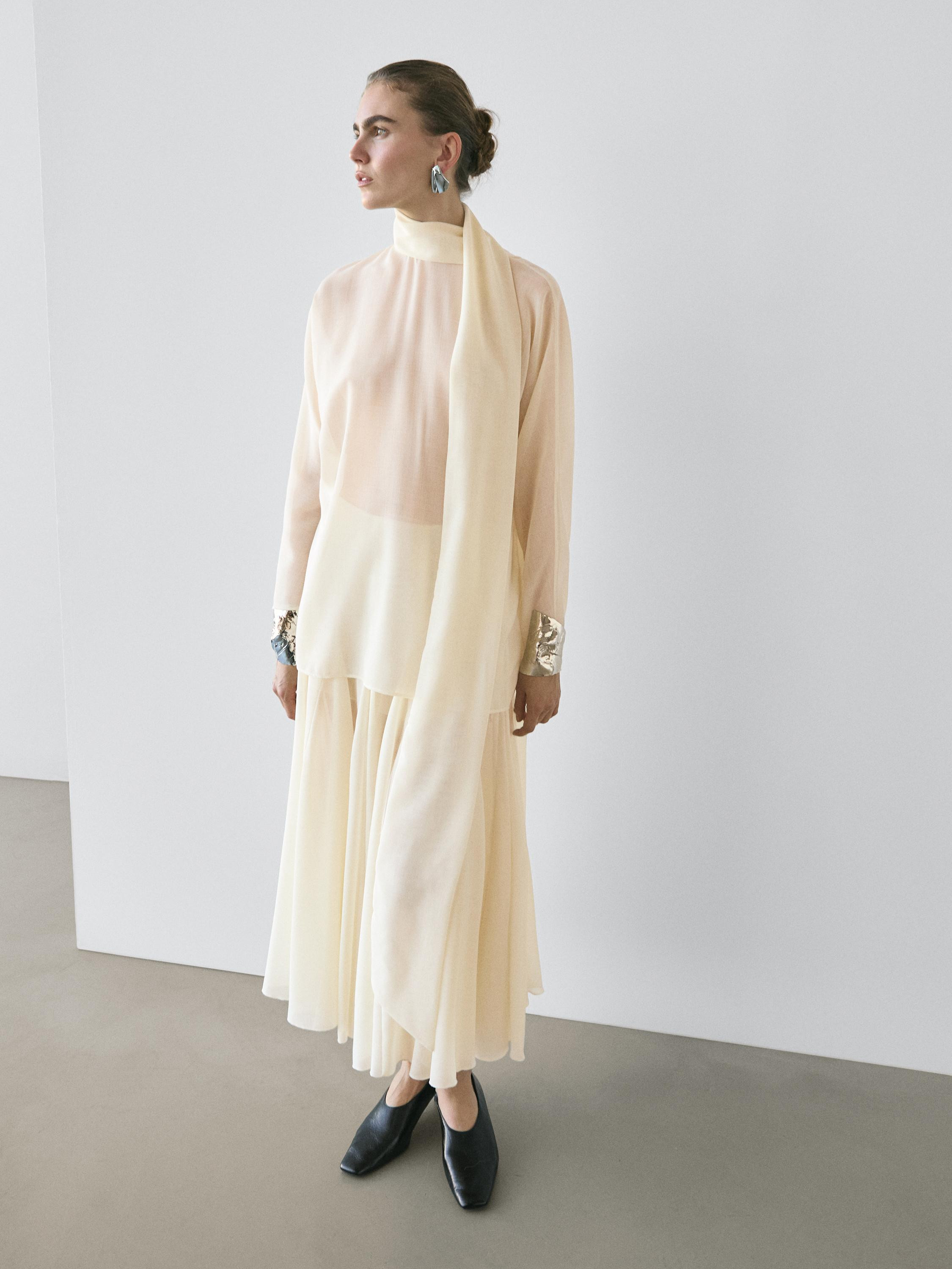 Flowing blouse with tie detail - STUDIO | Massimo Dutti UK