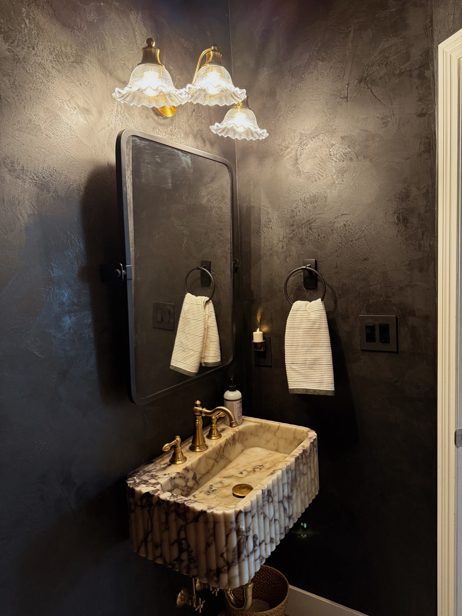 Bathroom sink
Home
Home finds
Marble sink


#LTKHome