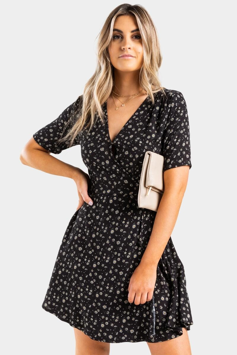 Heidi Daisy Wrap Dress | Francesca’s Collections