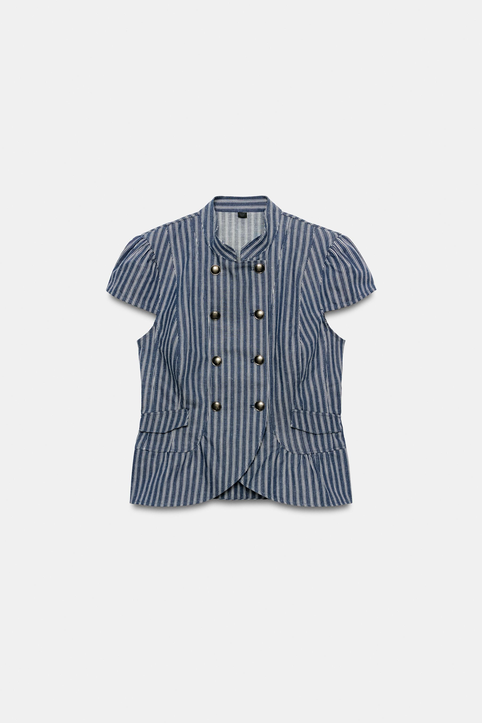 Model height: 181 cmHigh-neck top with short puff sleeves. Featuring front faux flap pockets, a r... | Zara DE