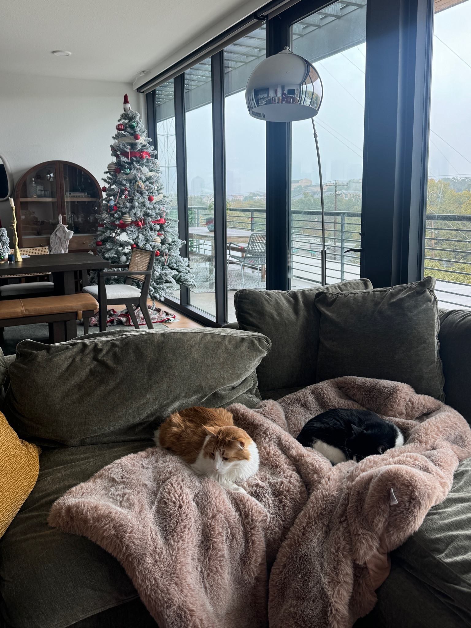 the best blanket EVER. so soft and cozy and thick!! 

#LTKGiftGuide #LTKHome #LTKHoliday