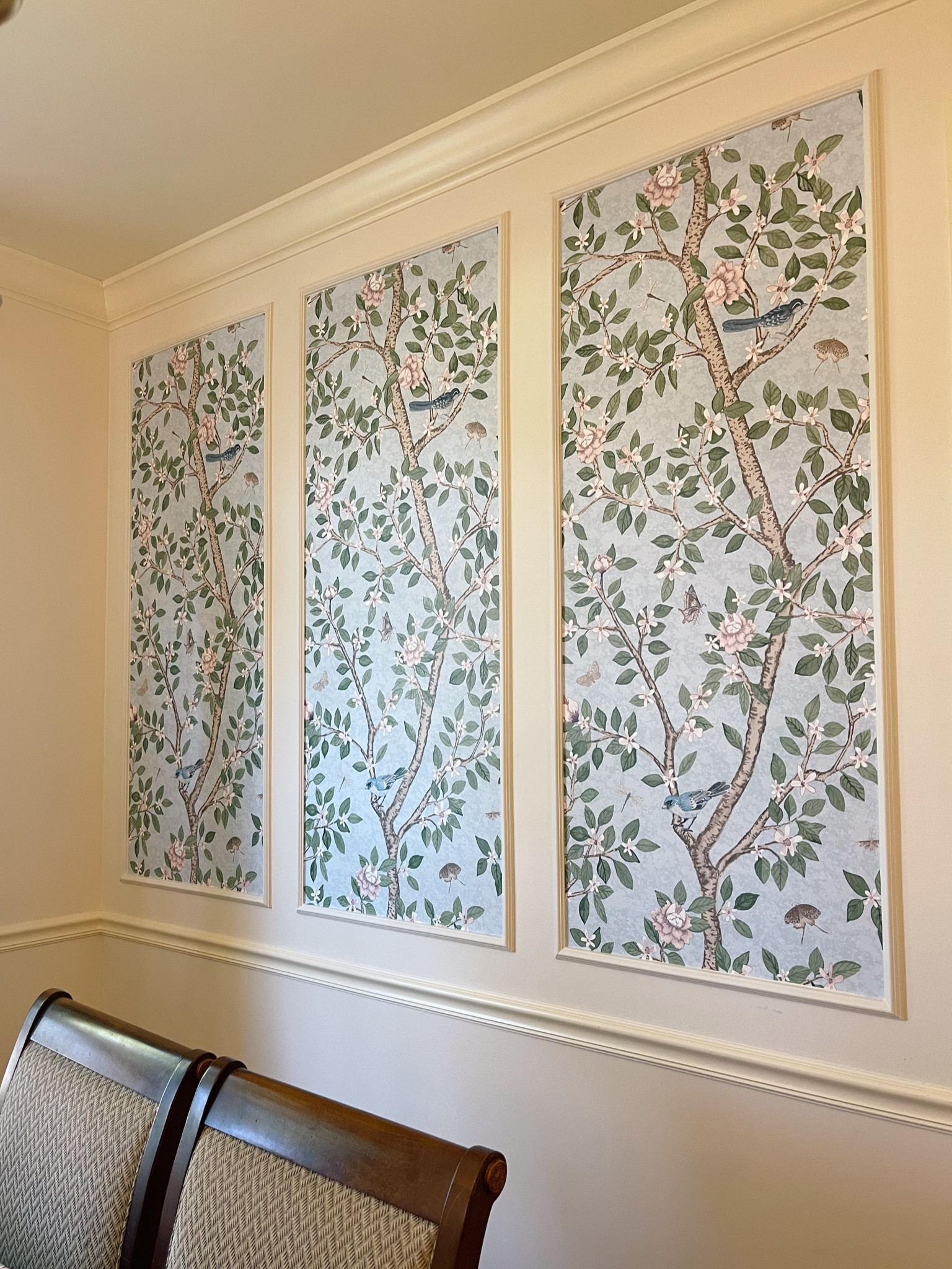 New wallpaper in our dining room 🤩 Lovinggg it!!!

#LTKhome