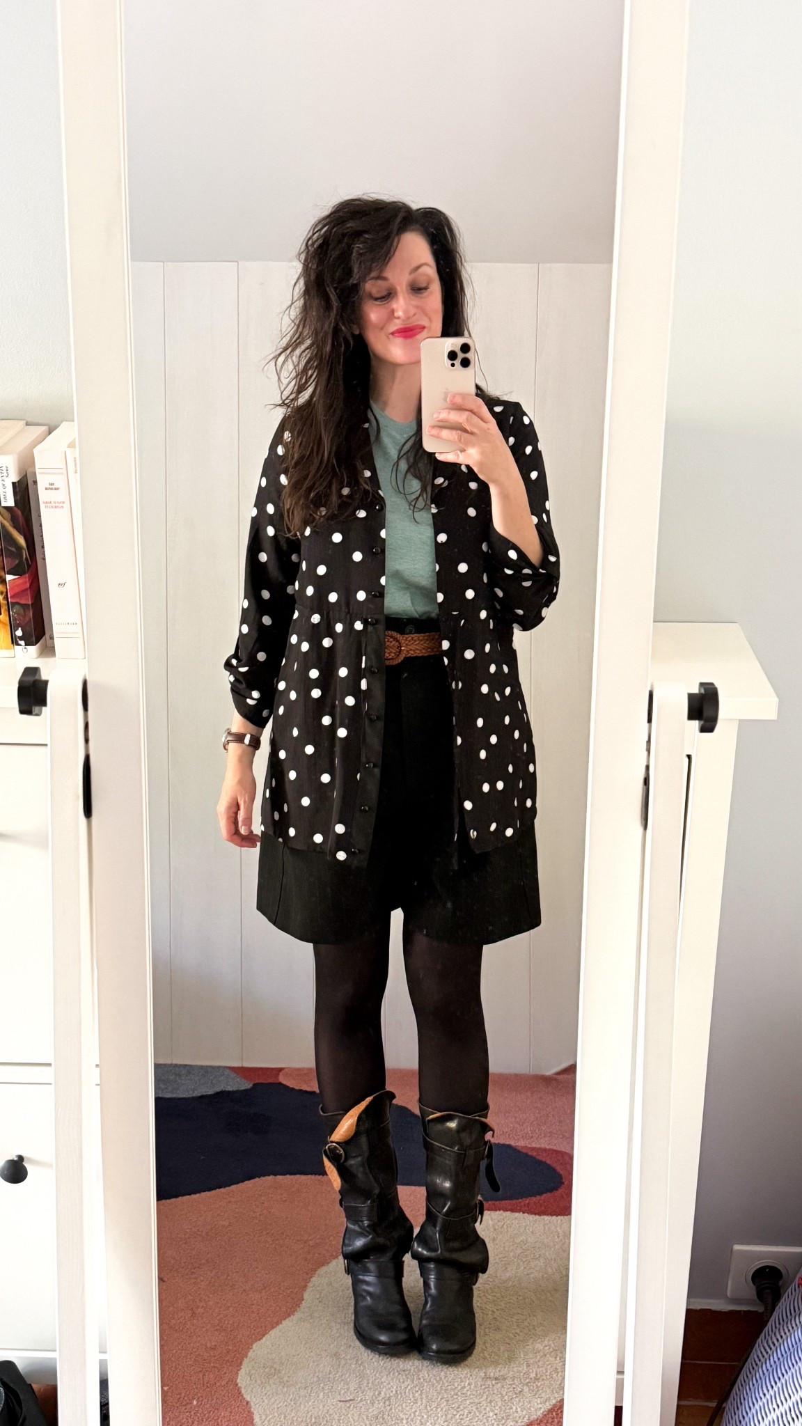 . Robe chemise raccourcie en veste #veromoda (similaire en lien)
. T-shirt homme vert chiné #uniqlomen (similaire en lien)
. Bermuda #zara (similaire en lien) 
. Ceinture en cuir tressé cognac #maison123 (en lien)
. Bottes à boucles #fiorentinibaker (similaires en lien) 
. Rouge à lèvres semi-mat "Defiant Coral" #esteelauder (en lien) 

#LTKeurope #LTKfrance #LTKautumn