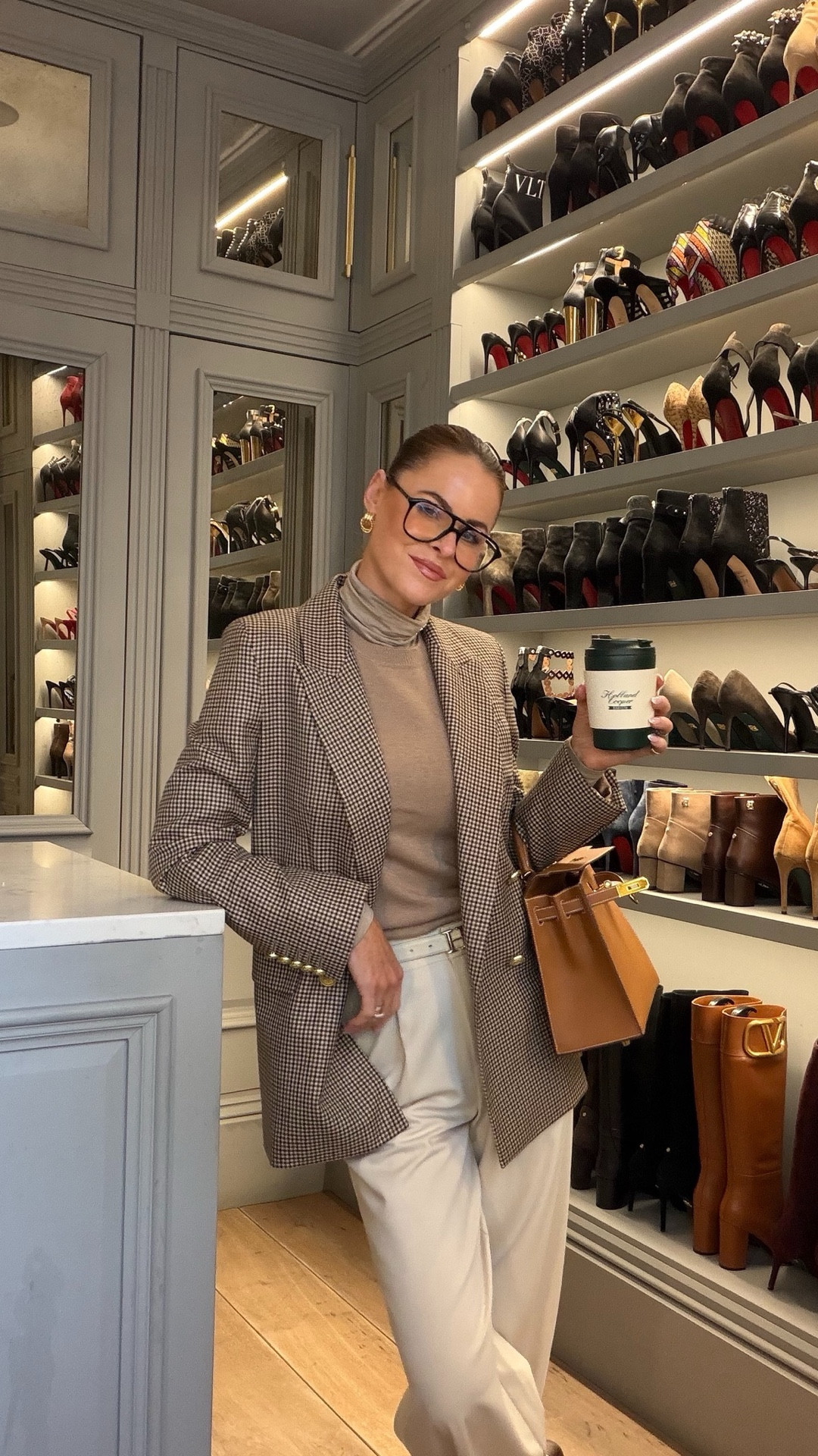 Get ready with me for a day in the office as a founder & CEO 🤍

For busy days in the office, I always find myself reaching for pieces that feel equally polished and effortless, and I’m loving how easy this tonal look is x

