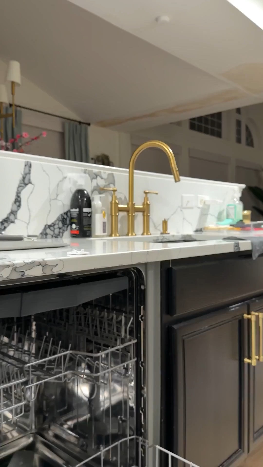 As a mom who goes through A LOT of dishes, I’m always looking for little things that make life in the kitchen easier. A good knife block is one of them. This one is super high quality and holds my knives in place really well; simple, functional, and makes cooking feel way more organized.

Linking it below. 🔪

#LTKmomlife #LTKHome #

#LTKfoodie #LTKfitnessgoals #LTKdayinmylife