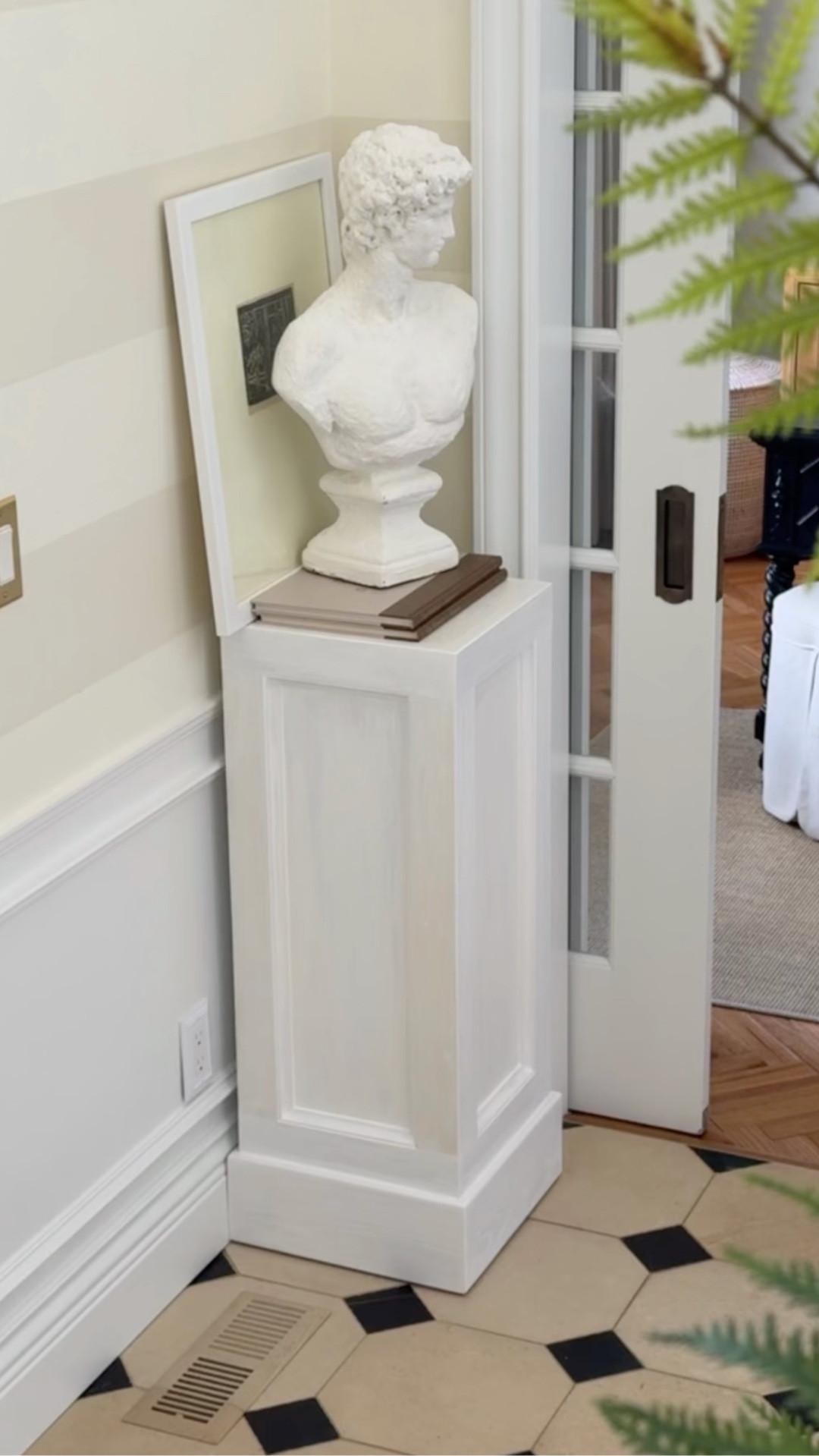 My favorite foyer corner... everything is linked!


#LTKHome