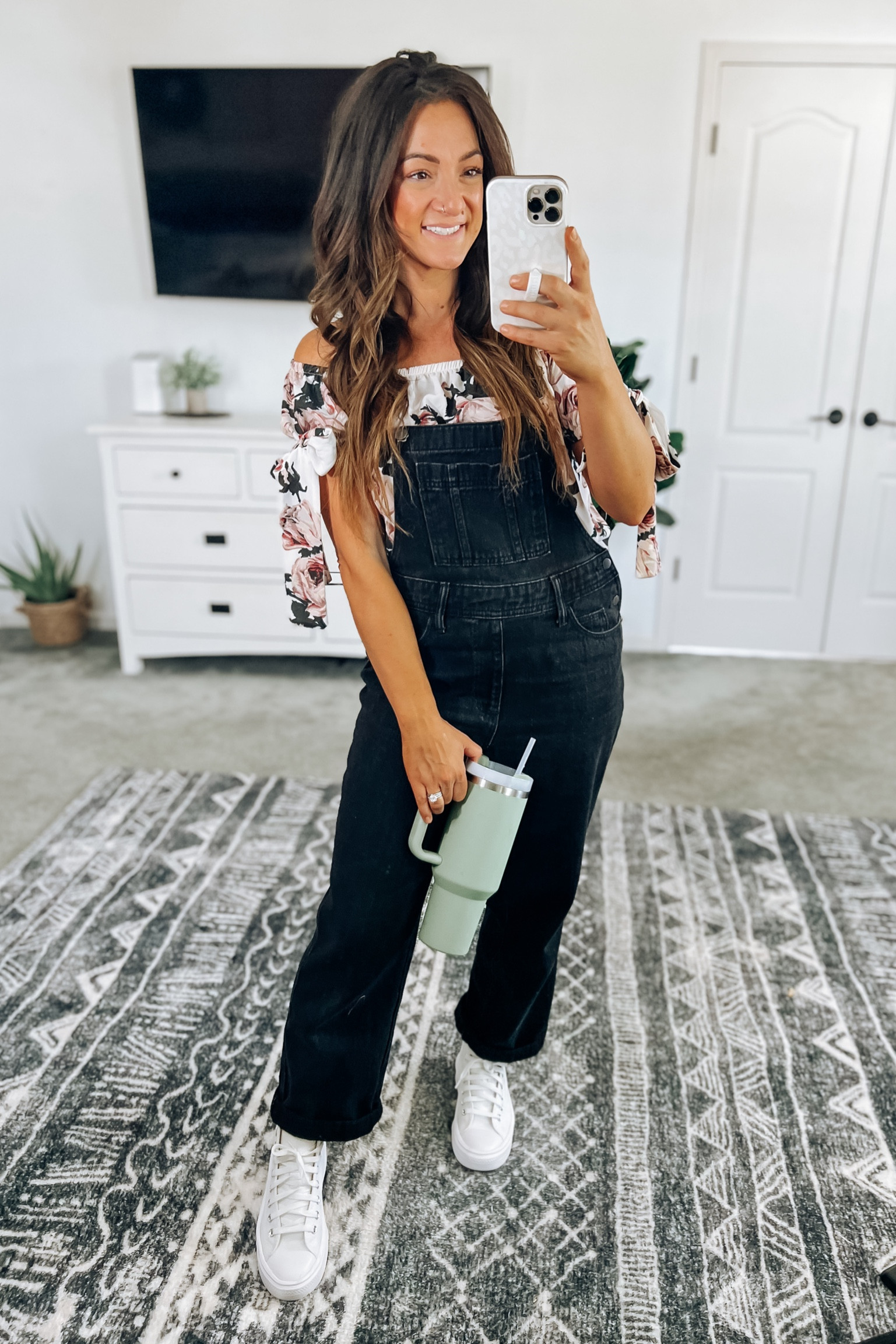 Second ootd because it warmed up!! Love this top, but it’s old from a local boutique! Linked a few super affordable options for you to check out 

#LTKstyletip #LTKSeasonal #LTKfindsunder50