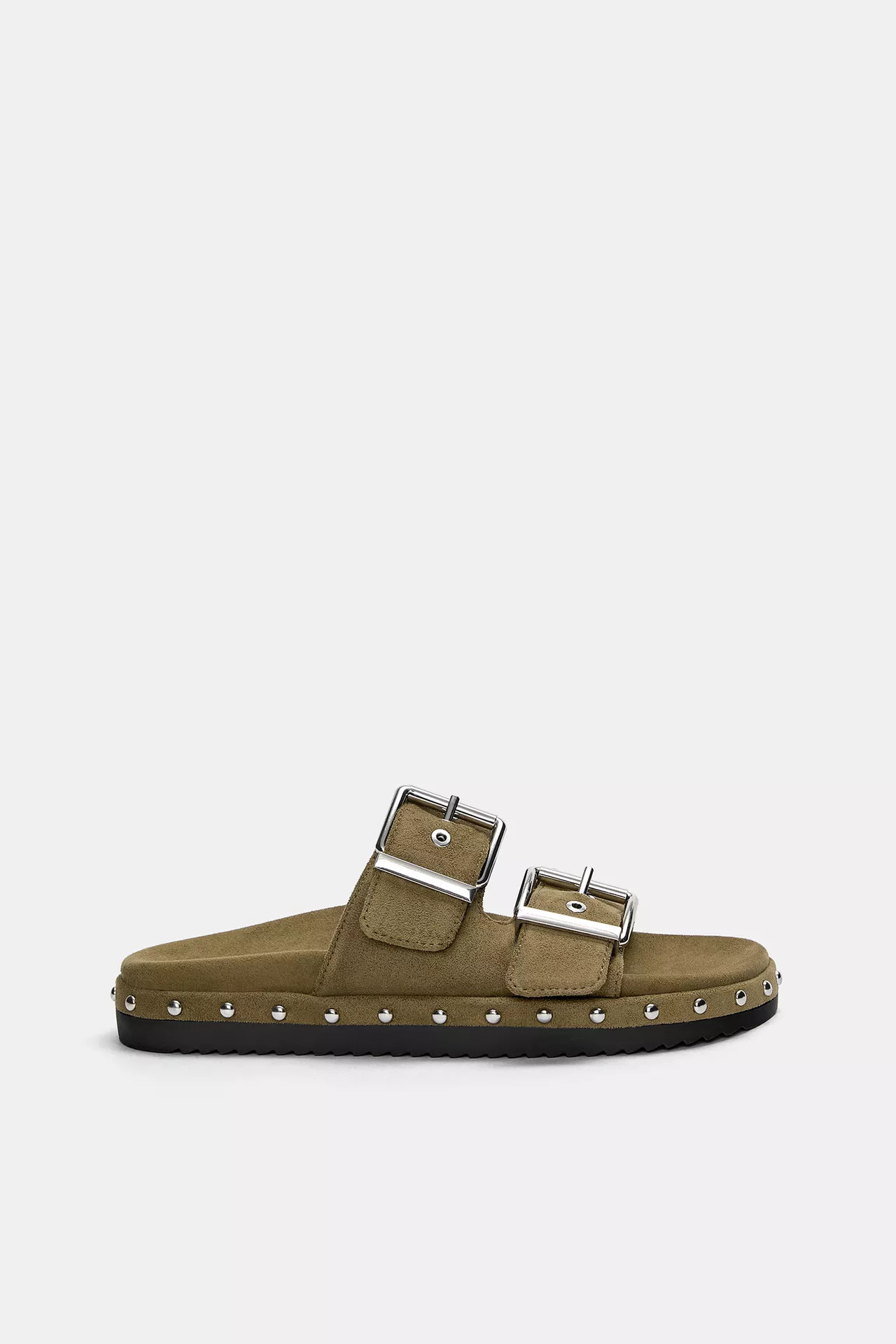 Flache Sandalen mit Schnallen und Nieten | PULL and BEAR DE