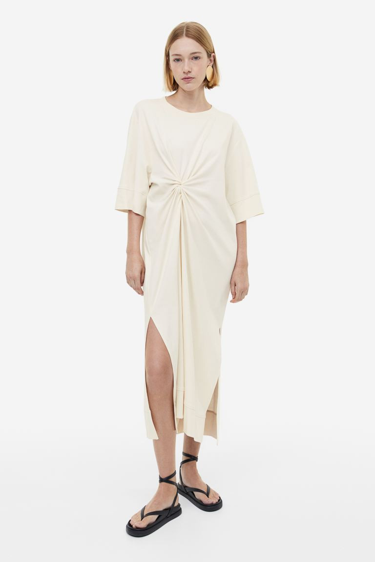 Oversized T-shirt dress | H&M (UK, MY, IN, SG, PH, TW, HK)