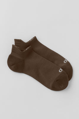 ALO | Performance Tab Socks in Espresso Brown, Size: Large | Alo Yoga