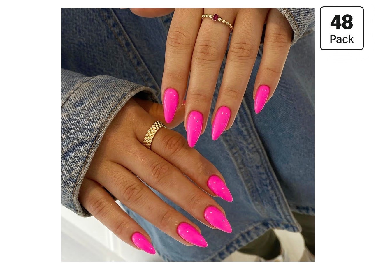 Hot pink nails! 💅🏻 😍

#LTKBeauty #LTKmorningroutine #LTKootd