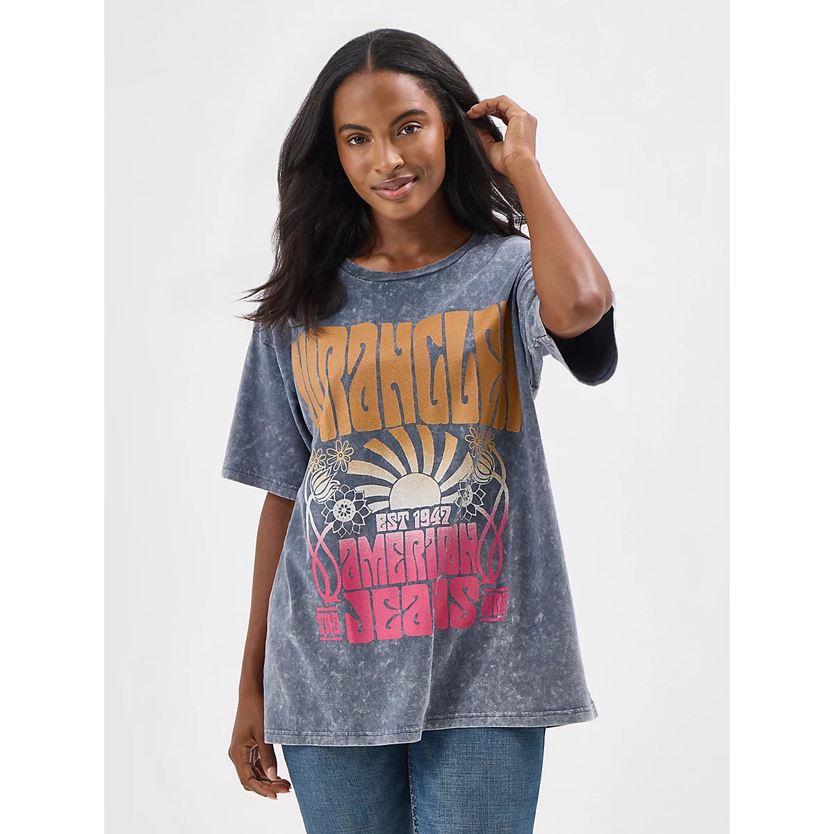 Women's Acid Wash Graphic Oversized Tee in TRDMK Grey | Wrangler