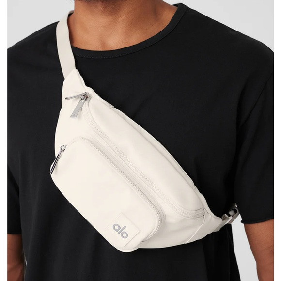 NWT ALO Yoga Explorer Fanny Pack Ivory | Poshmark