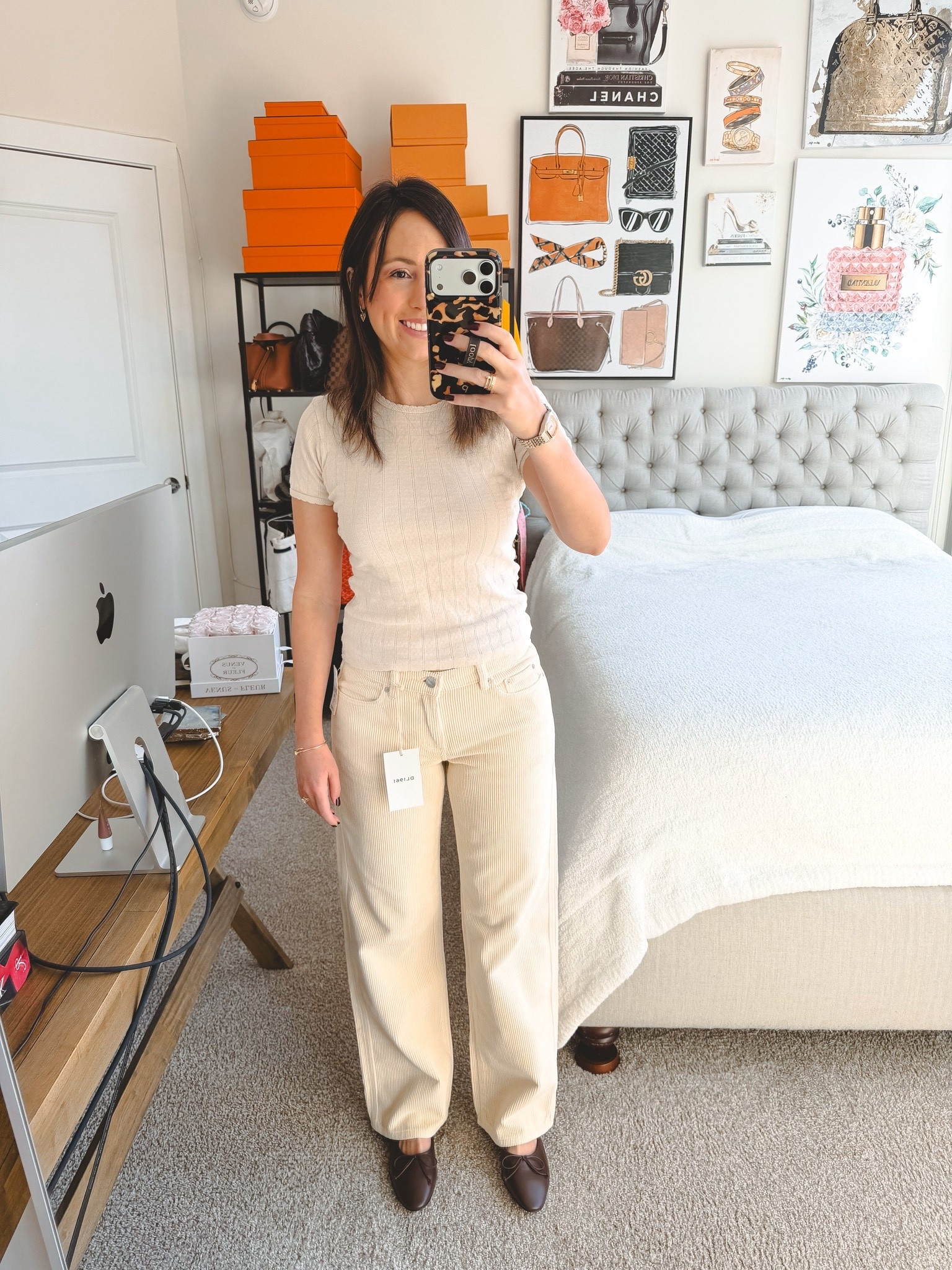 These mid rise baggy corduroy pants are the perfect cream color for fall and winter! Obsessed!!



#LTKFindsUnder100 #LTKootd #LTKSeasonal
