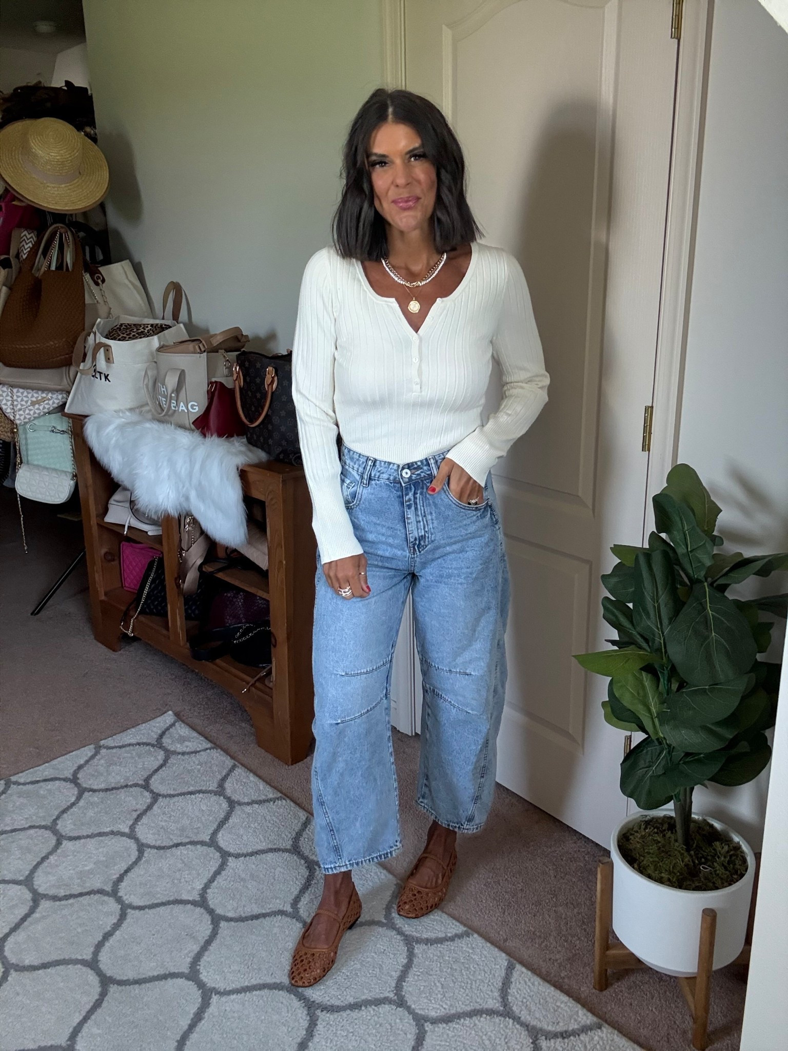 size small in tee, size 2 in jeans 

#LTKFindsUnder100 #LTKSeasonal