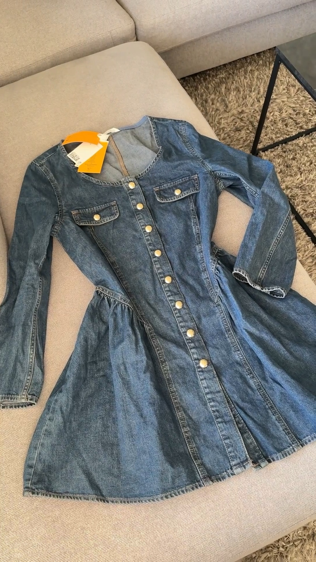 Denim dresses are officially my summer personality 😍this one from H&M is so flattering + easy to style. Throw it on, add cute sandals or boots and you’re good.

#LTKdresses