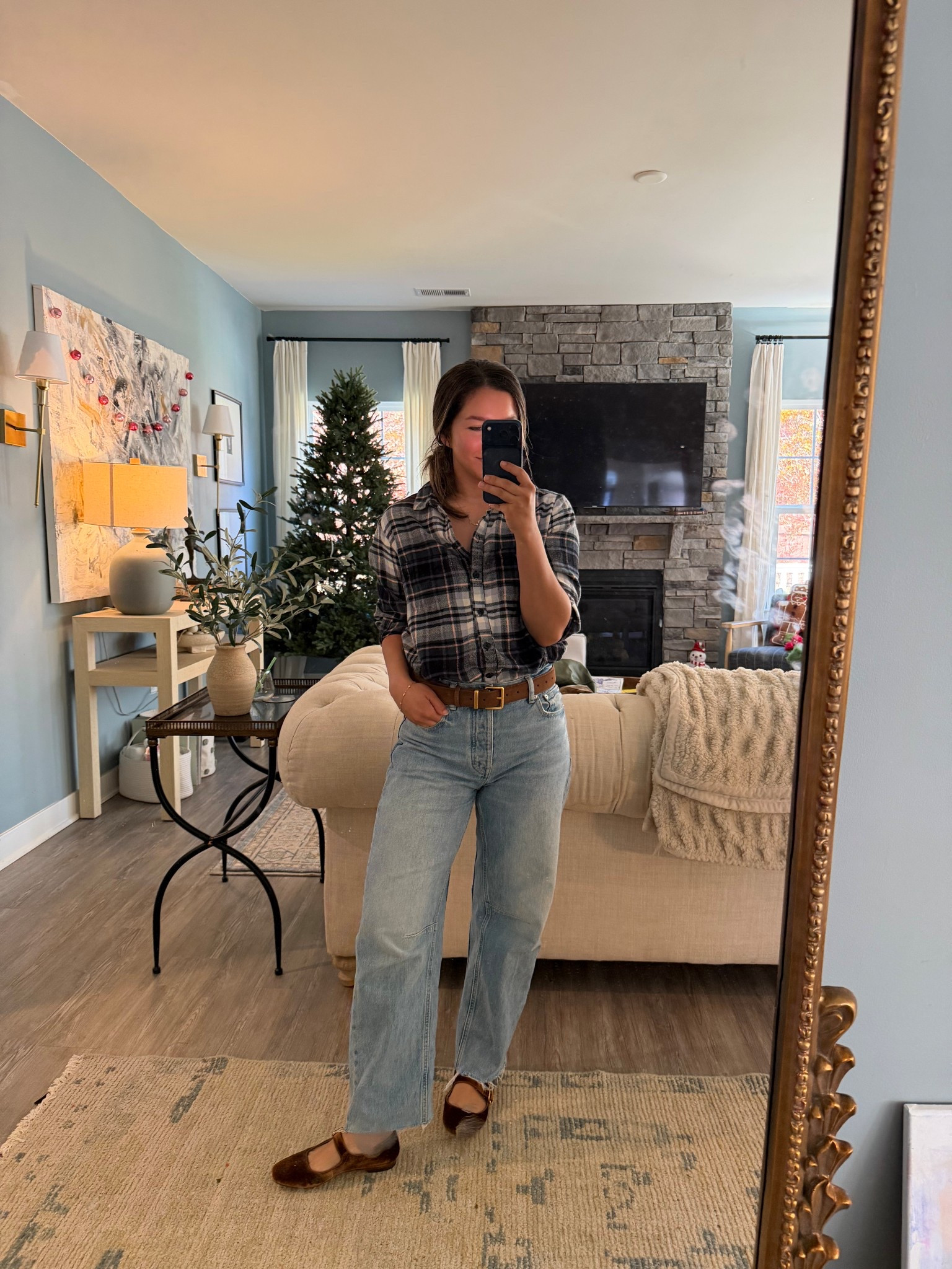 Casual outfit idea with stuff you probably already own! Belt is a high end dupe🖤 wearing 25 in jeans every run big so I sized down! 


Petite style
Casual 
Mom outfit 

#LTKgrwm #LTKmorningroutine #LTKmomlife