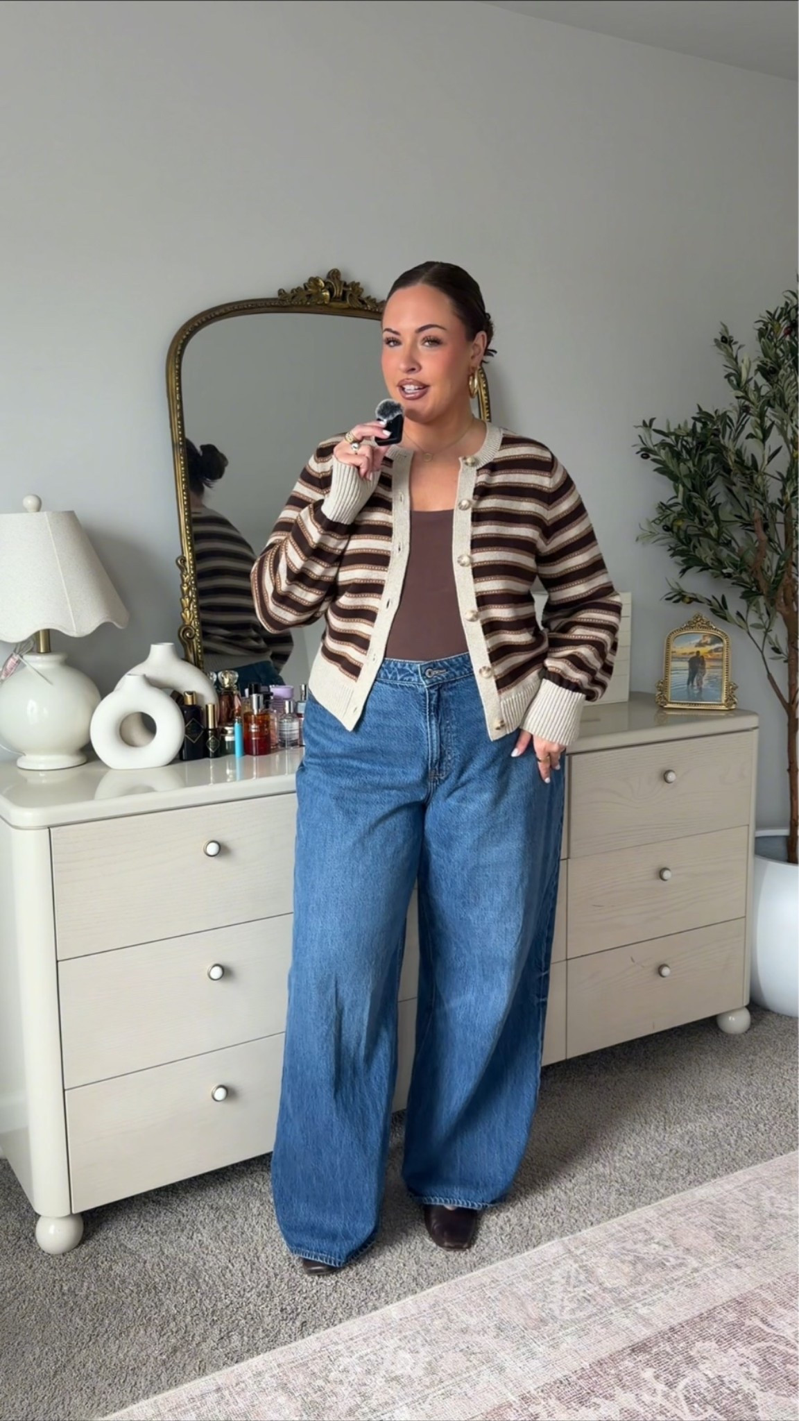 Wearing an xl cardigan & 34L jeans!