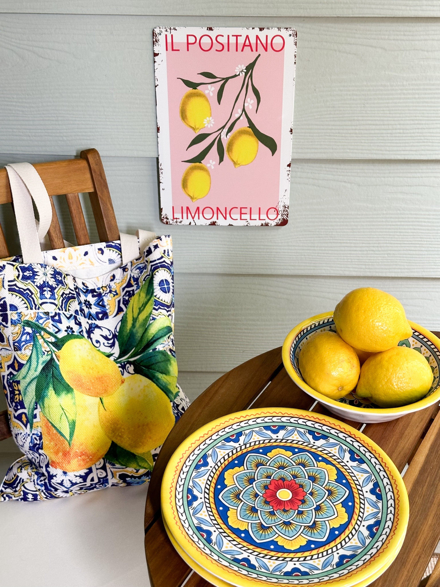 Love this fun metal sign. Fun for an Italian kitchen moment. 🍋