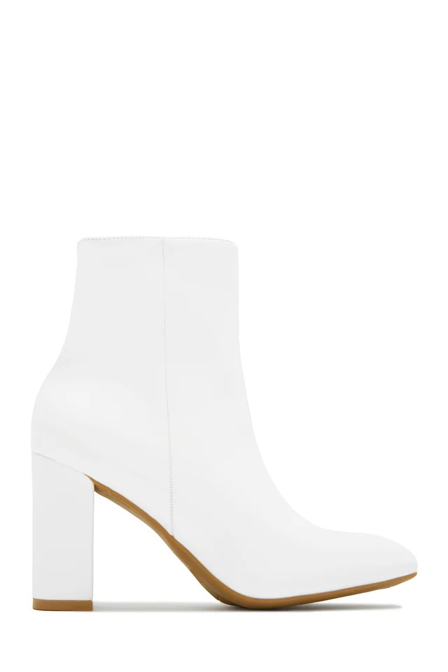 Miss Lola | Social Season White Block Heel Ankle Boots | MISS LOLA
