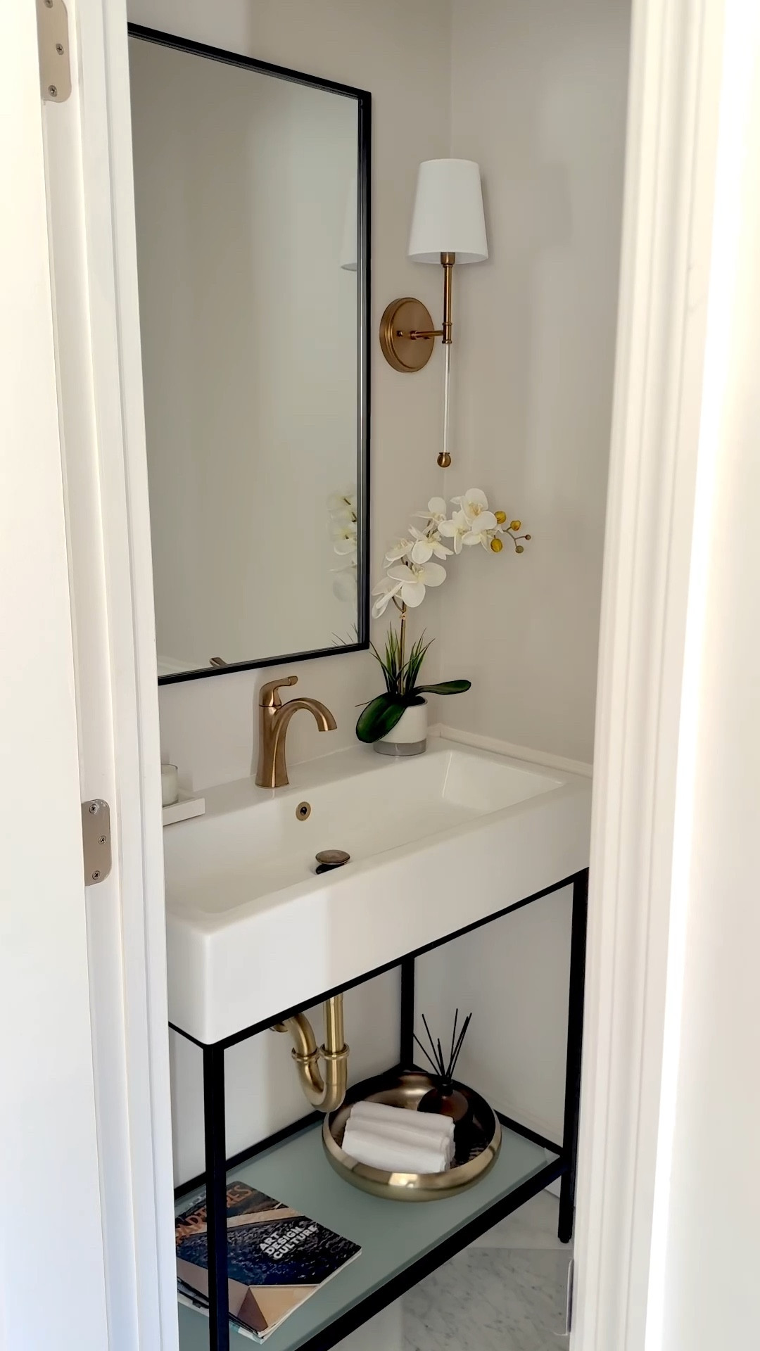 BEFORE + AFTER — Powder Room Edition 💫 Same exact space… just a whole lot fresher ✨

if you love classic home transformations, stick around — BEFORE + AFTER — Powder Room Edition 💫
Same exact space… just a whole lot fresher ✨

Follow + comment DETAILS for the links 🤍
And if you love classic home transformations, stick around — Stick around and let me inspire you to create a home you truly love 🤍


Console vanity, brass sconce lighting, powder room design, small
Bathroom design, small bathroom luxury in a budget, delta faucet, brass faucett

#LTKStyleTip #LTKHome