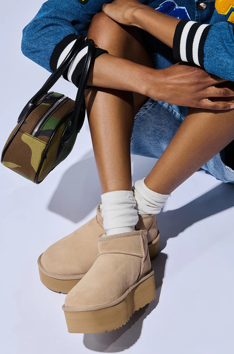 UGG CLASSIC ULTRA MINI PLATFORM IN SAND | AKIRA