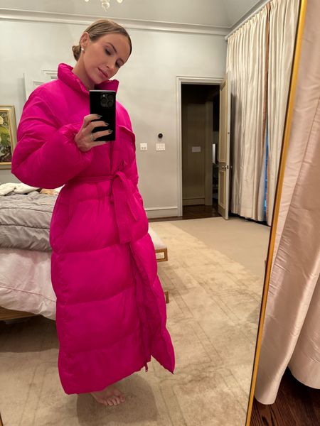 My all time favorite pink puffer coat is back and on Major Sale for Black Friday! While it’s not the exact same color as mine it’s close. Not only is it comfy and warm it’s also the item I get the most compliments on when I wear it out! Make sure to snag it before it’s gone and size down  

#puffercoat #wintercoat #winterstyle #warmcoat #goodamerican #pinkpuffer #pinkpuffercoat #goodamerican 

Follow my shop @theseayside on the @shop.LTK app to shop this post and get my exclusive app-only content!

#liketkit 
@shop.ltk
https://liketk.it/4my94#LTKCyberWeek 

#LTKstyletip #LTKHoliday #LTKSeasonal #LTKsalealert #LTKstyletip
