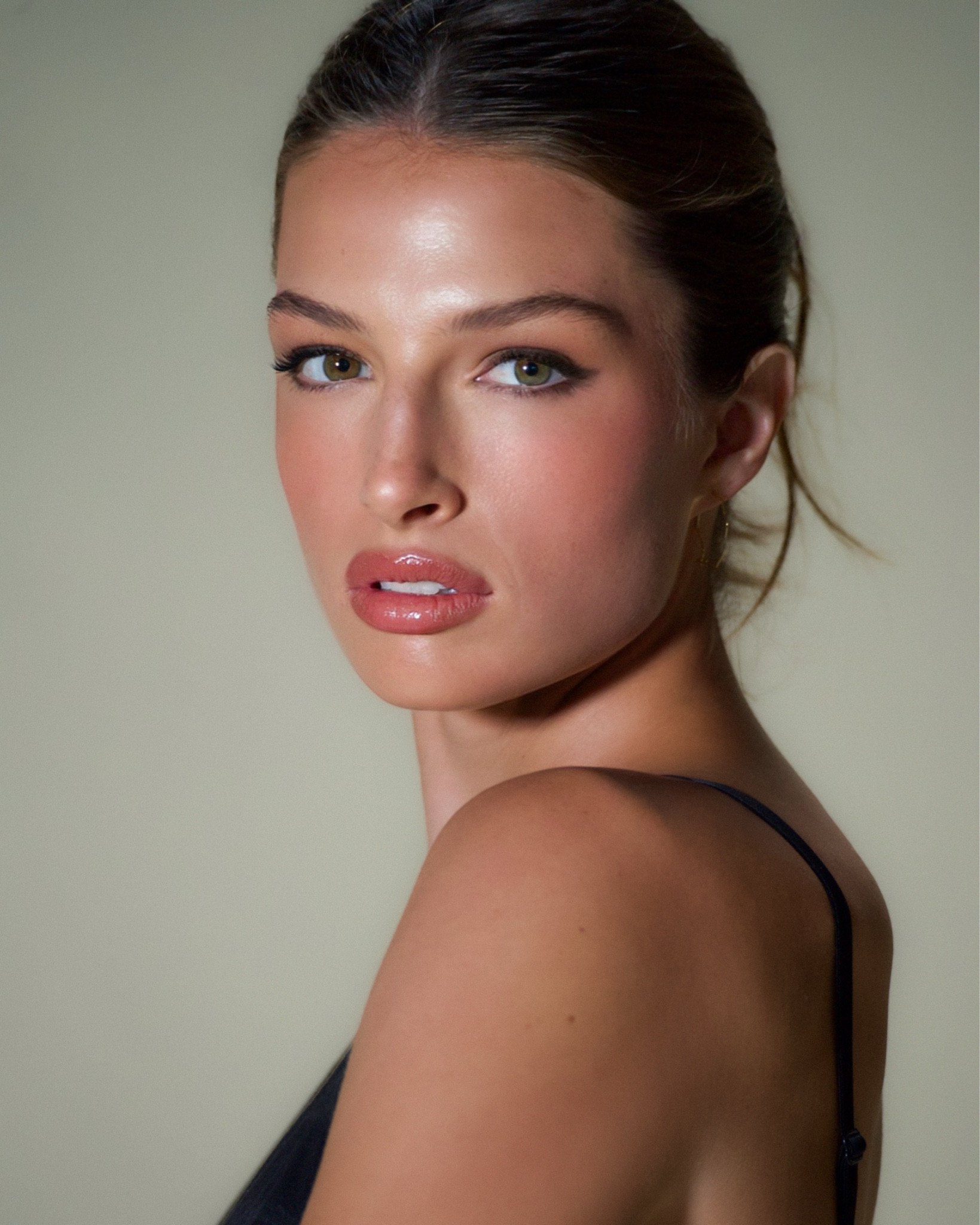 The perfect summer Smokey glowy look ✨ 

#LTKWedding #LTKStyleTip #LTKBeauty