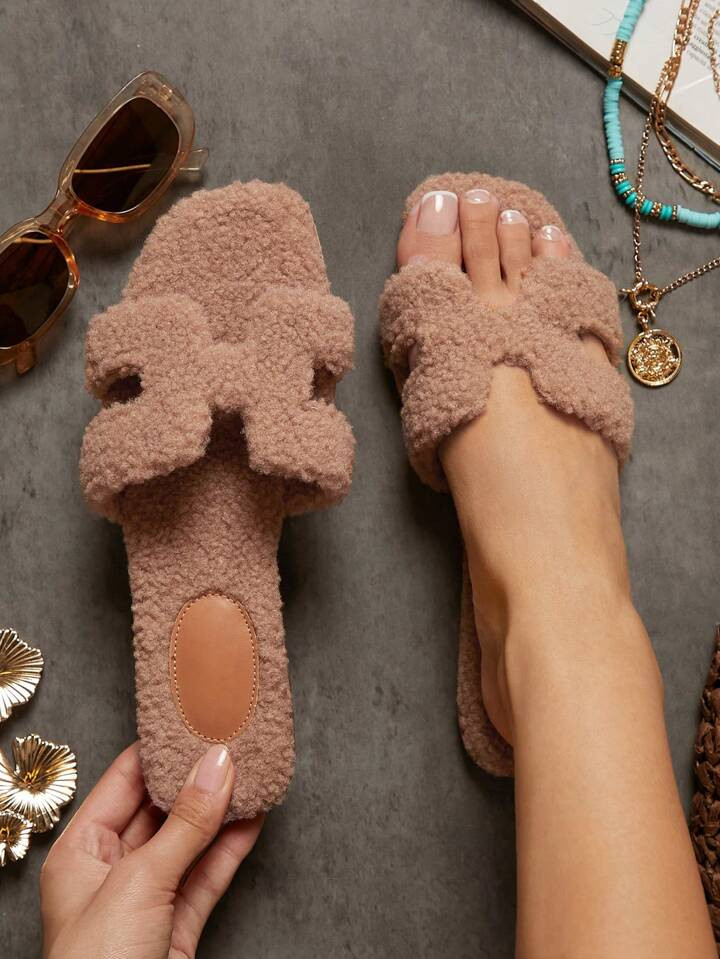 Ladies' Solid Color Flat Furry Sandals | SHEIN
