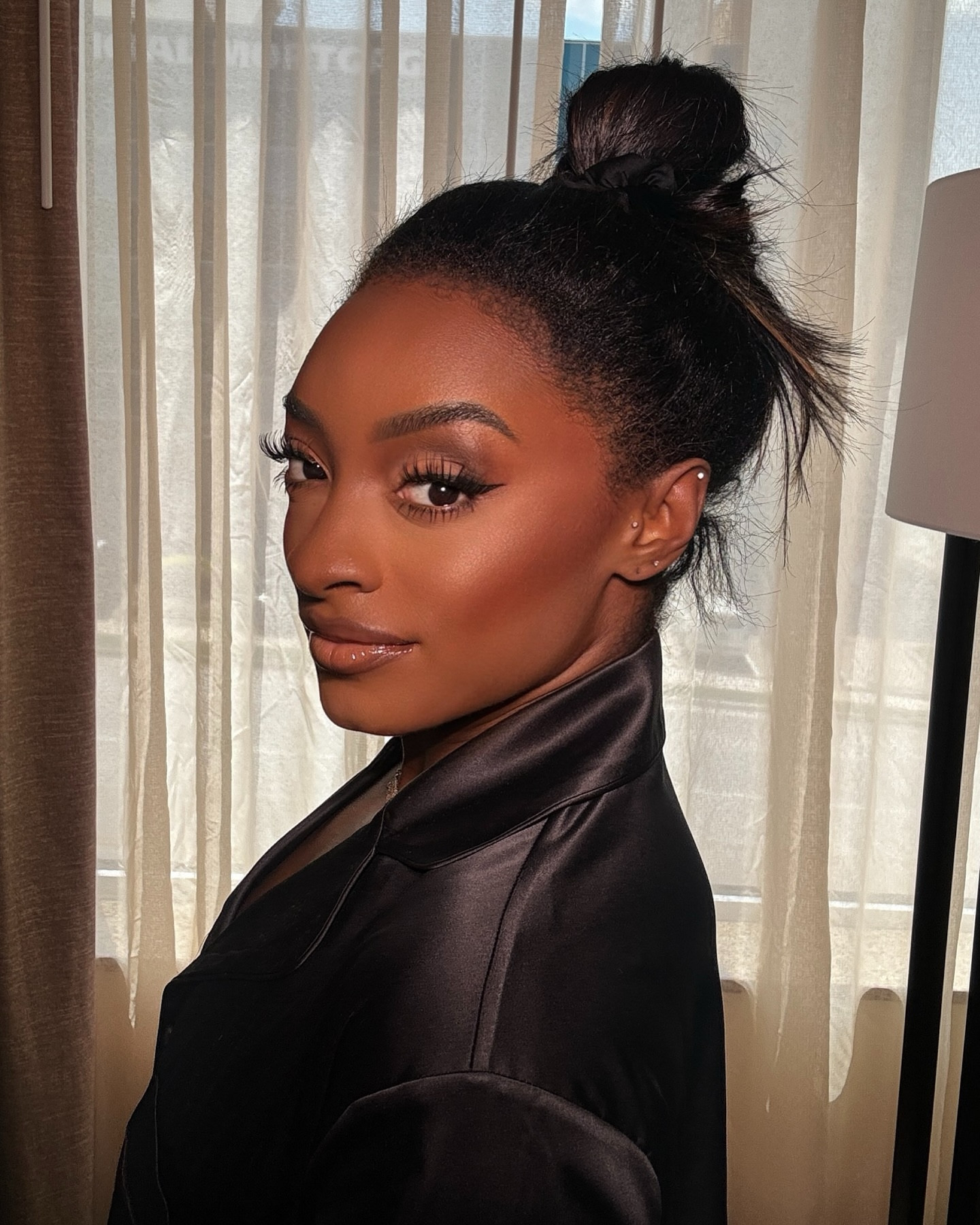 Matte glam on @simonebiles for her competition 🙌🏽

#makeupartist #dallasmakeupartist #dallasmua ##makeup #glam #celebritymakeupartist #dallascelebrity #dallasinfluencer #alayzacaseymakeup #influencer #dallasblogger #dallascontentcreator #contentcreator