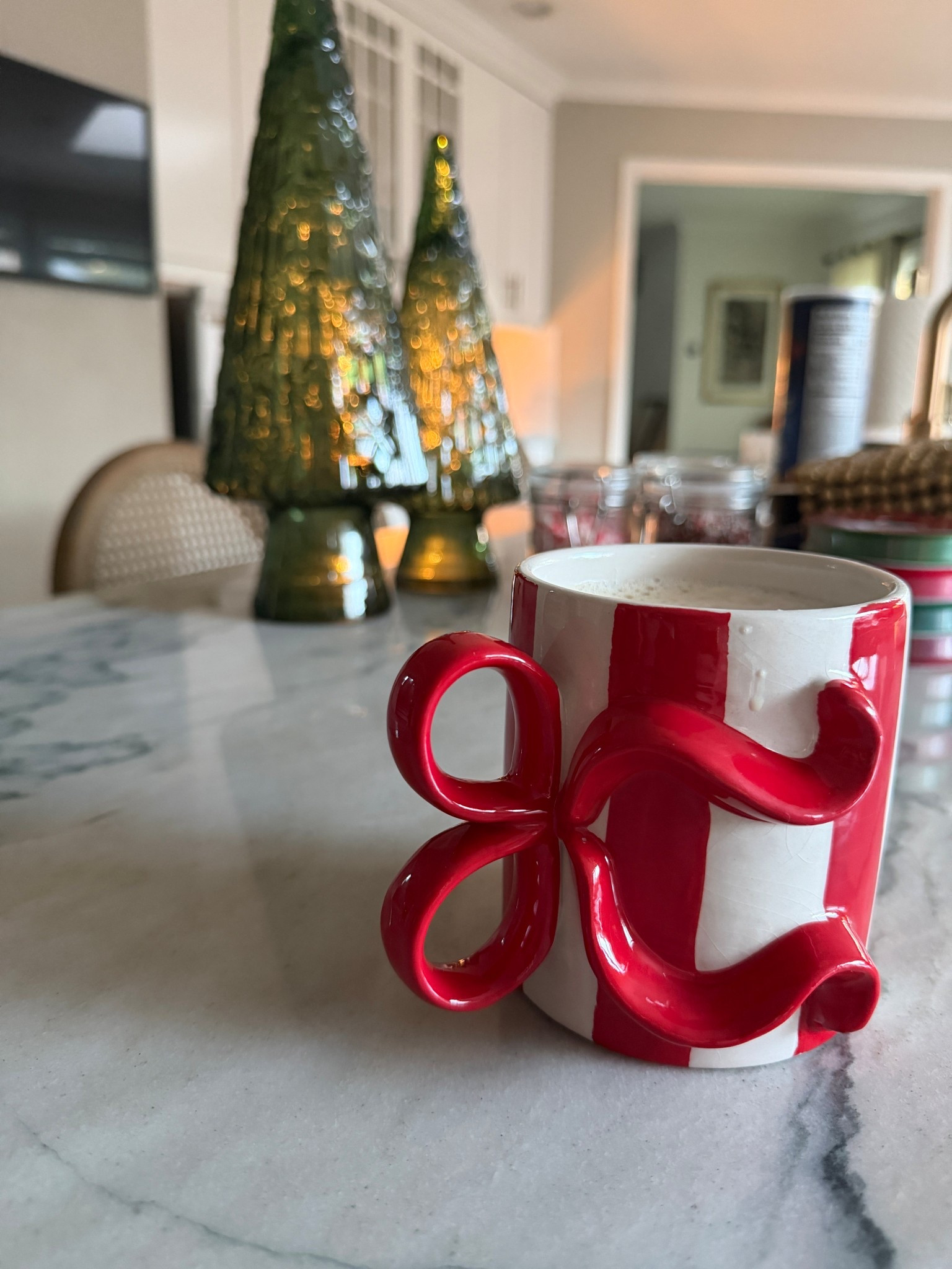 Coffee and bows. A holiday favorite  

#LTKmorningroutine #LTKHoliday #LTKdayinmylife