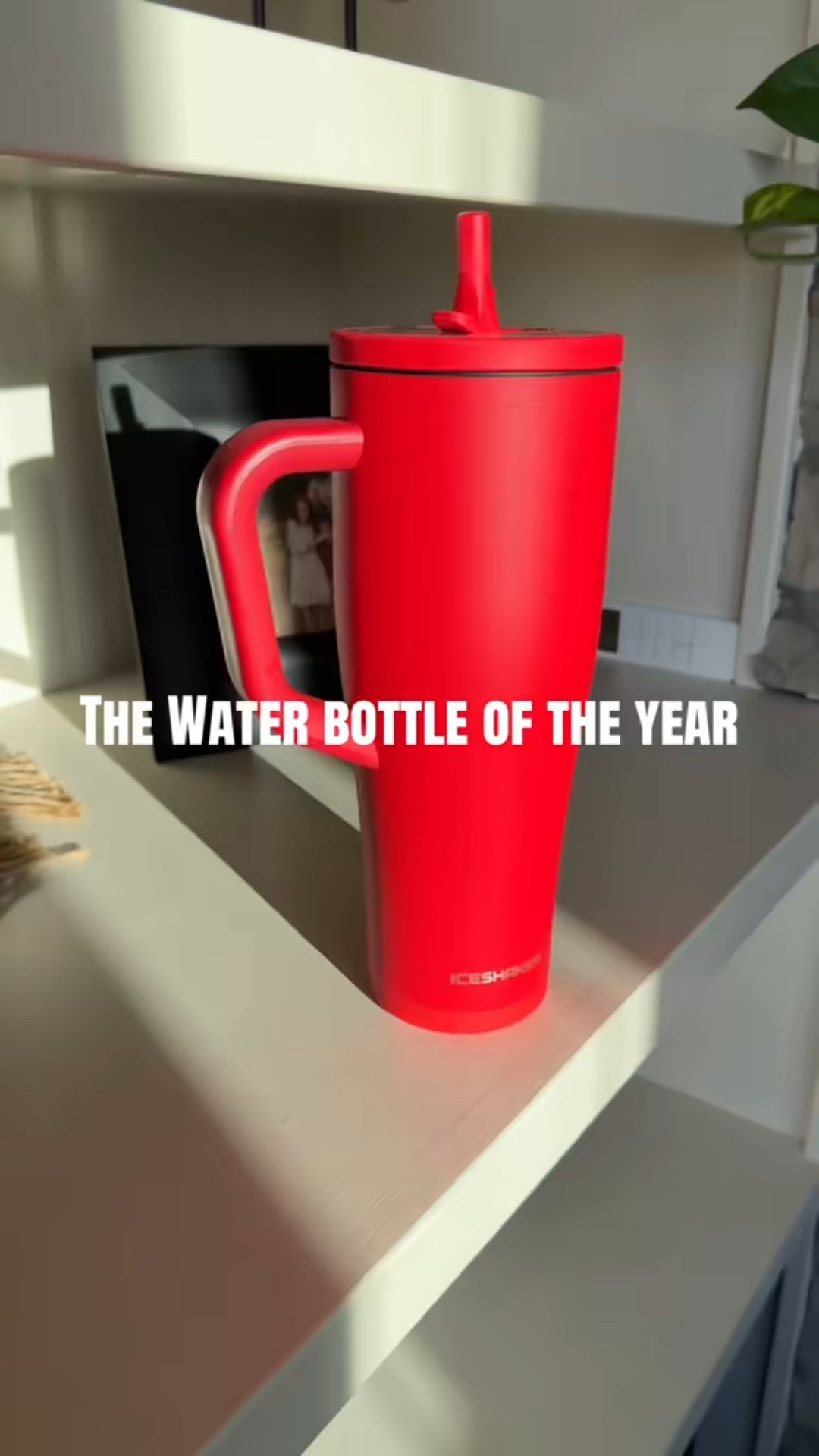 Every year there’s that water bottle everyone ends up carrying — and I’m pretty sure this is the 2026 one 💧
It looks good on your desk, in your car, at the gym… but the reason I keep grabbing it is because it’s actually easy to live with. It fully comes apart to clean, stays cold forever, and doesn’t feel annoying to carry when it’s full.

It’s one of those things you don’t think about once you have it — which is kind of the point. I tagged the exact bottle I’m using if you want to see it for yourself 👀 