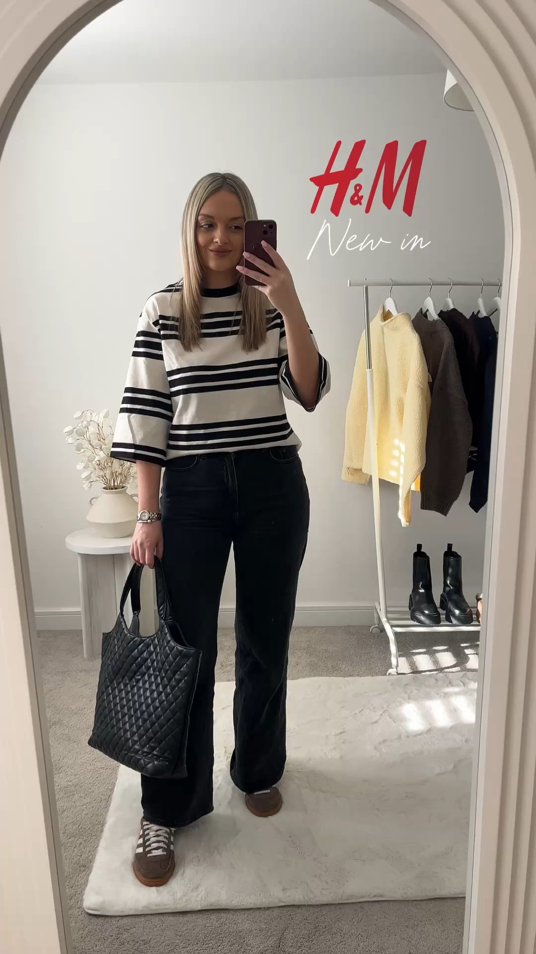 H&M - New In OOTD 🤍☕️

I love this stripes t-shirt from H&M it’s such lovely quality paired with my favourite go to wide leg flared jeans. Perfect casual outfit for the winter 🫶

Tshirt jeans trainers 

#LTKeurope #LTKwinter #LTKuk