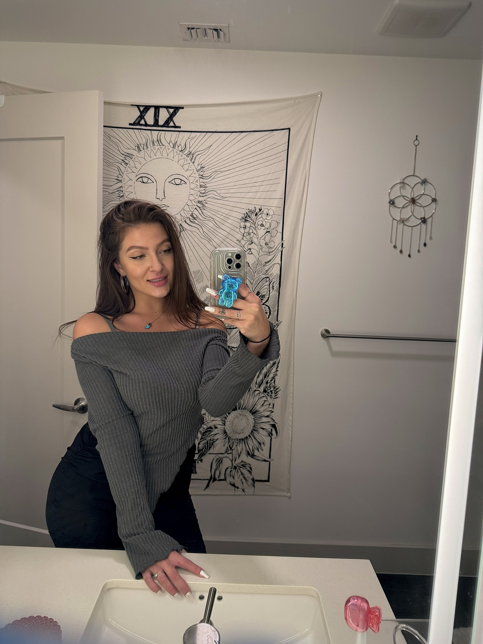 A comfy yet casual AND cute outfit for any occasion. Wore this to a weeknight birthday dinner! Love this top since it’s asymmetrical! Also wish I didn’t lose this pop socket 🥲

#LTKstyletip