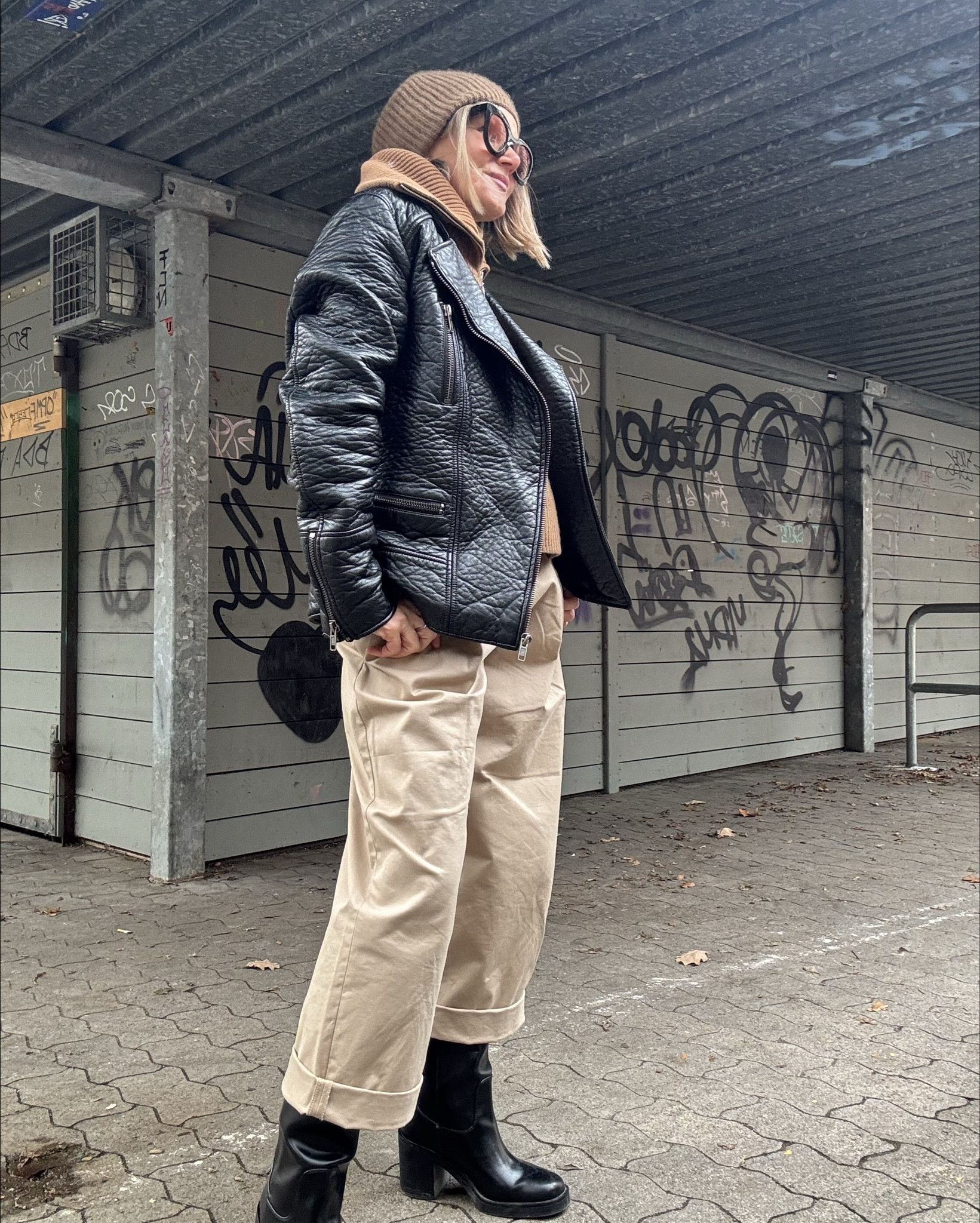 Dailylook mit vintage Lederjacke 🖤Baggyhose und Boots

#LTKstyletip #LTKjeans #LTKwinter