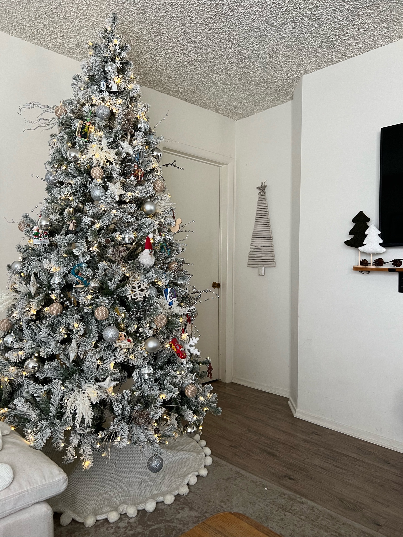 Best flock Christmas tree!

#LTKhome #LTKSeasonal #LTKHoliday