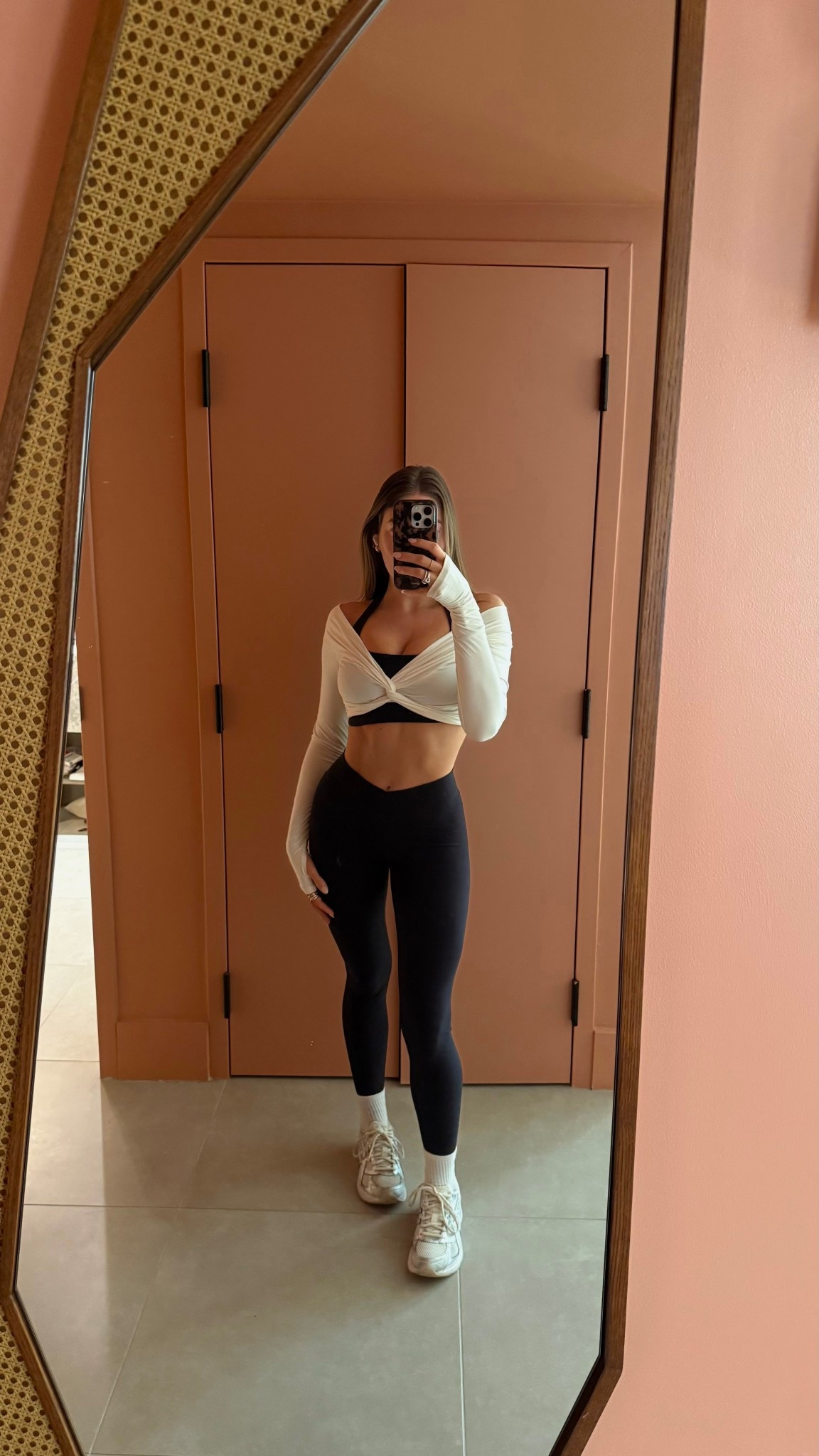 Flattering B&W workoutset 🤍🖤 #workoutootd 

#LTKmorningroutine