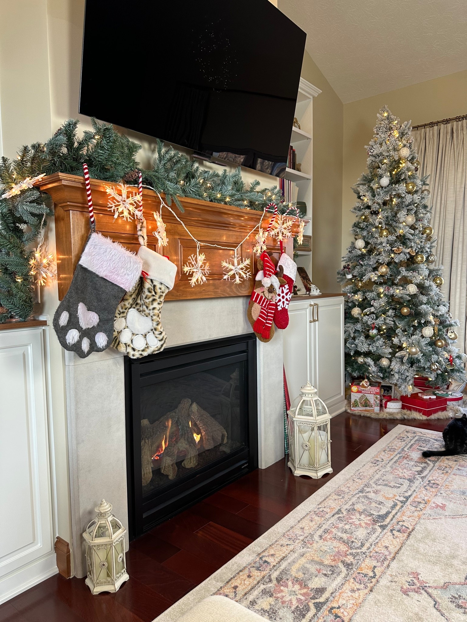 Christmas living room decor 🎄✨
Cozy holiday fireplace with garland, stockings, and a flocked Christmas tree ❤️

#christmasdecor #christmastree #manteldecor

#LTKHoliday #LTKSeasonal #LTKHome