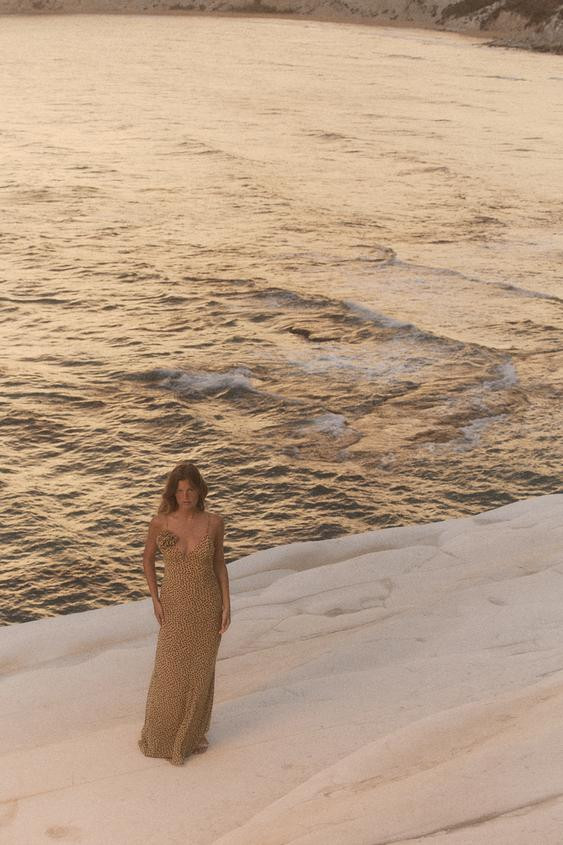 Long dress with a V-neck and thin adjustable straps. Matching inner lining. Features a raised flo... | Zara US